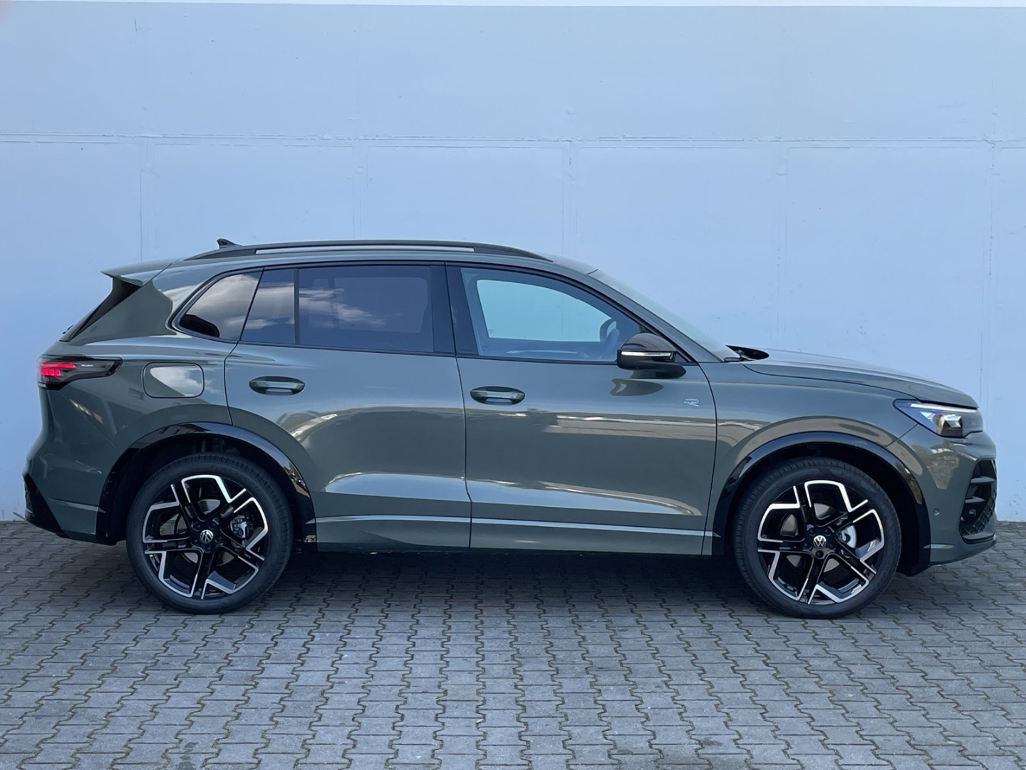 Tiguan R-Line 1.5 TSI DSG Black Style AHK/App-Connect/360°Kamera/Navi/ACC