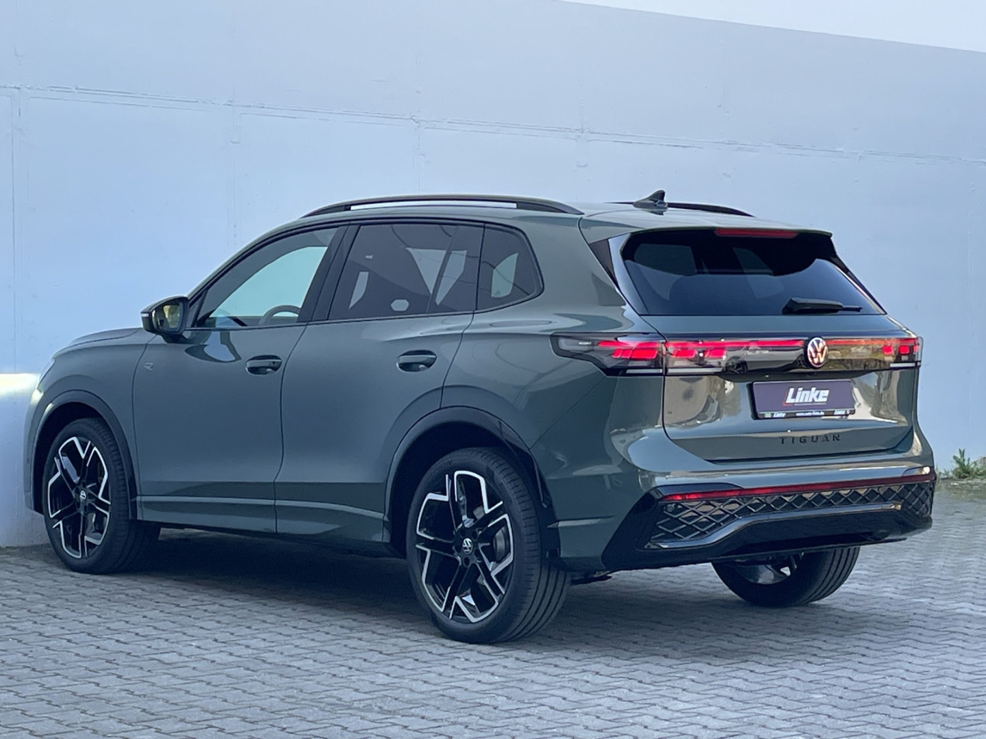 Tiguan R-Line 1.5 TSI DSG Black Style AHK/App-Connect/360°Kamera/Navi/ACC