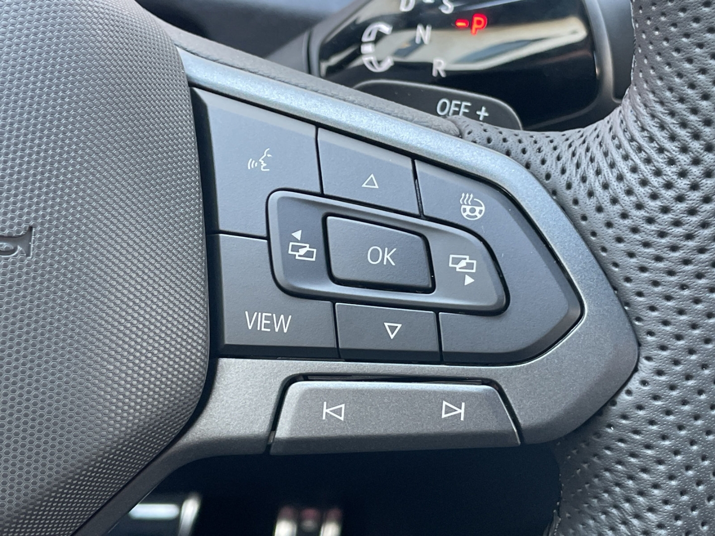 Tiguan R-Line 1.5 TSI DSG Black Style AHK/App-Connect/360°Kamera/Navi/ACC