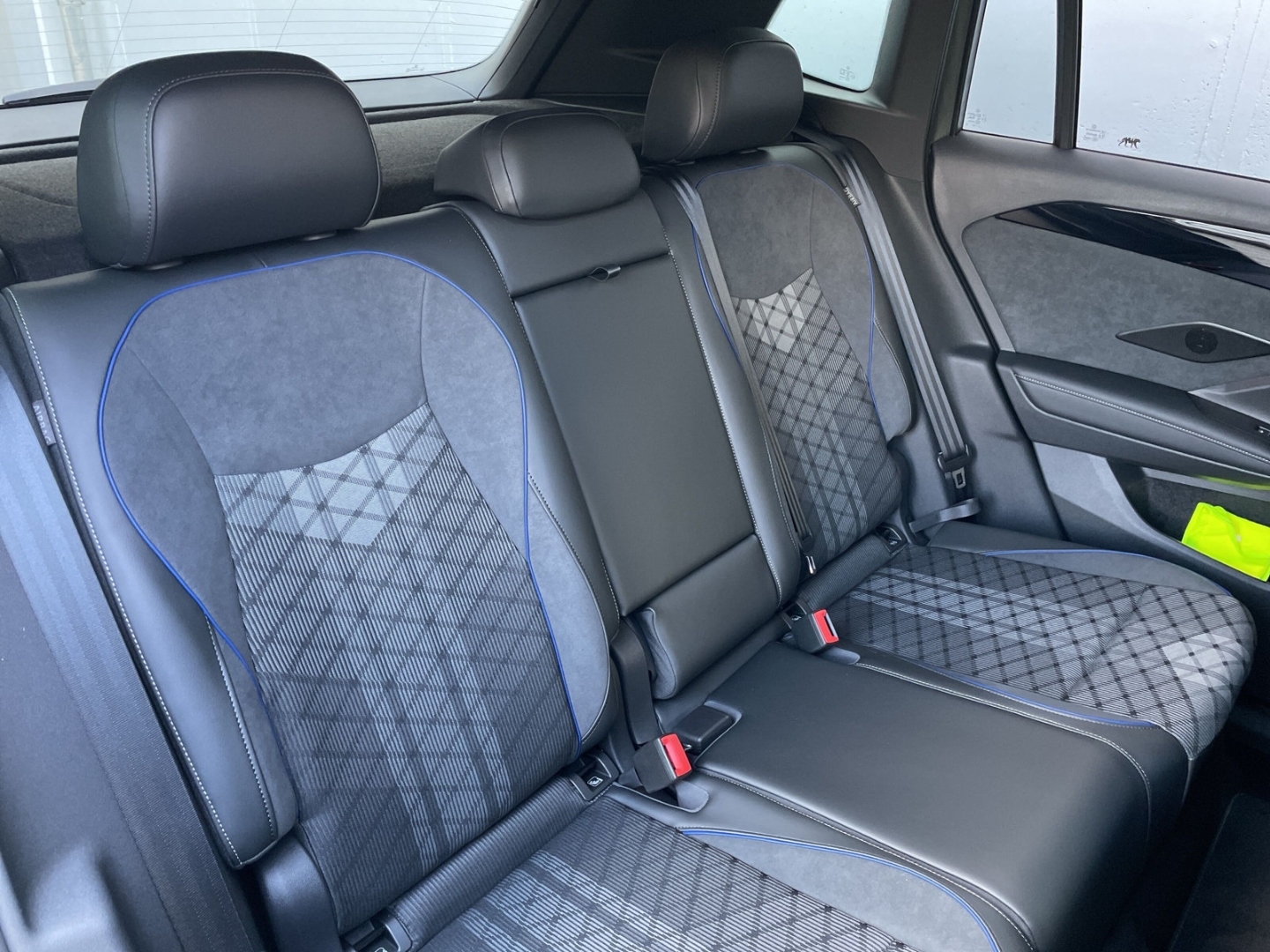 Tiguan R-Line 1.5 TSI DSG Black Style AHK/App-Connect/360°Kamera/Navi/ACC