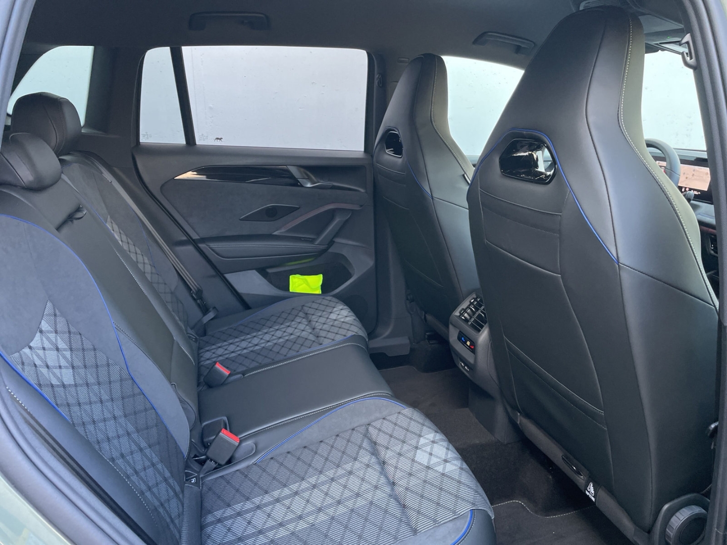 Tiguan R-Line 1.5 TSI DSG Black Style AHK/App-Connect/360°Kamera/Navi/ACC