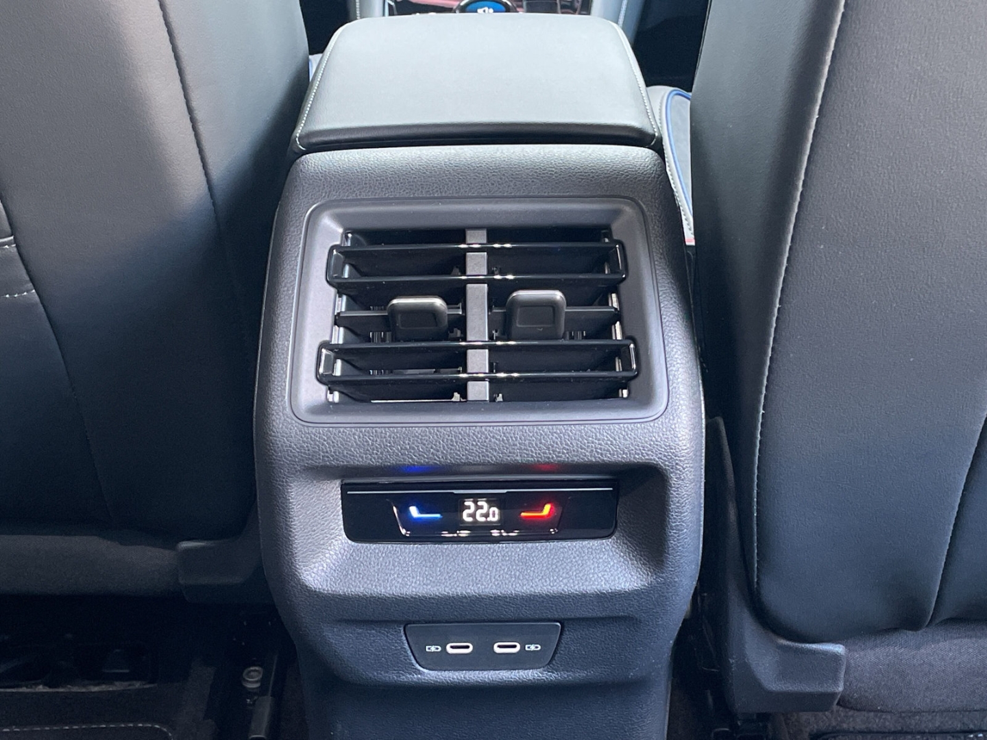 Tiguan R-Line 1.5 TSI DSG Black Style AHK/App-Connect/360°Kamera/Navi/ACC