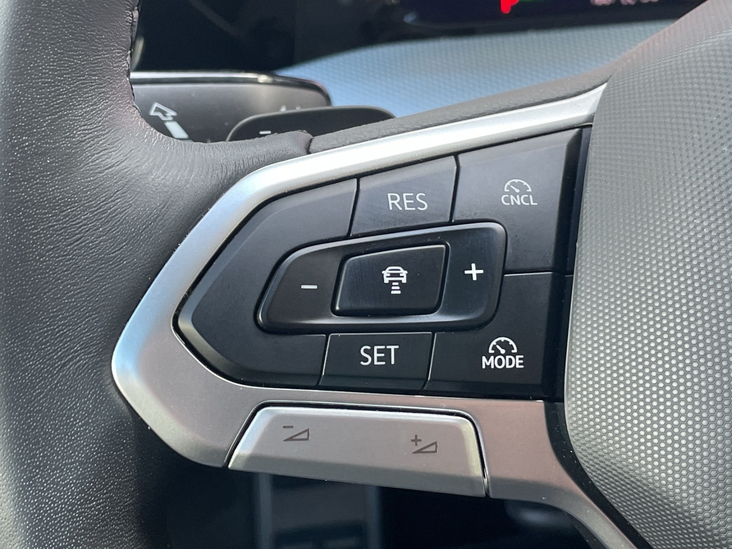 Golf VIII 1.5 eTSI DSG Energy AHK/ACC/Navi/LED Plus/Lenkradhzg/App-Connect