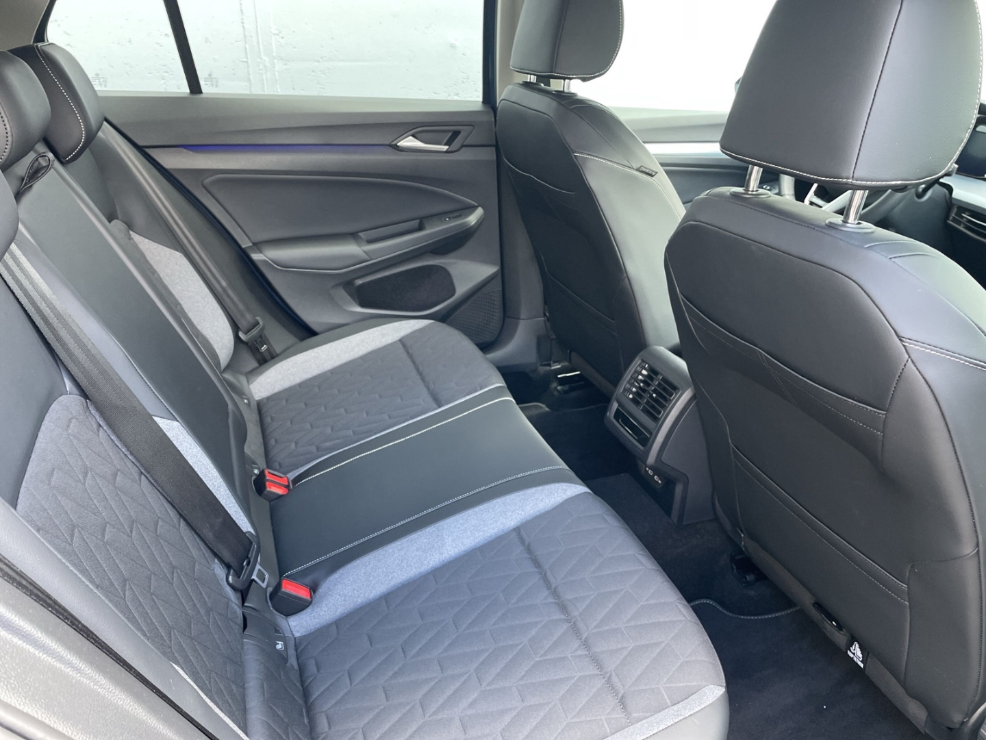 Golf VIII 1.5 eTSI DSG Energy AHK/ACC/Navi/LED Plus/Lenkradhzg/App-Connect