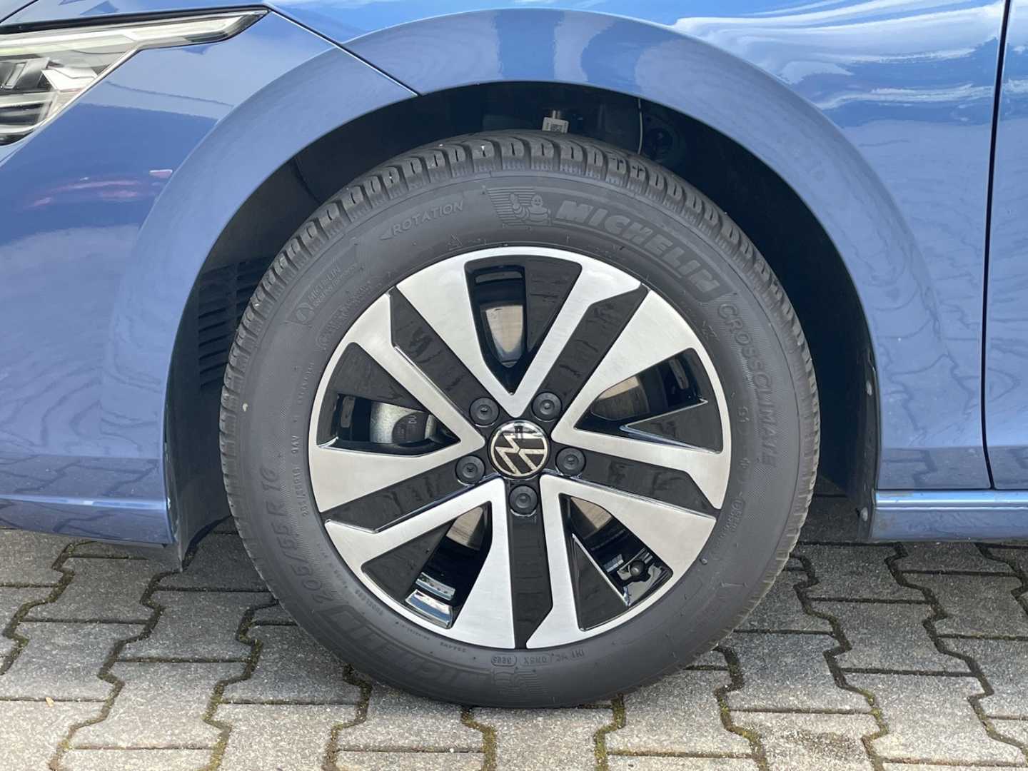 Golf VIII 1.5 eTSI DSG Energy AHK/ACC/Navi/LED Plus/Lenkradhzg/App-Connect