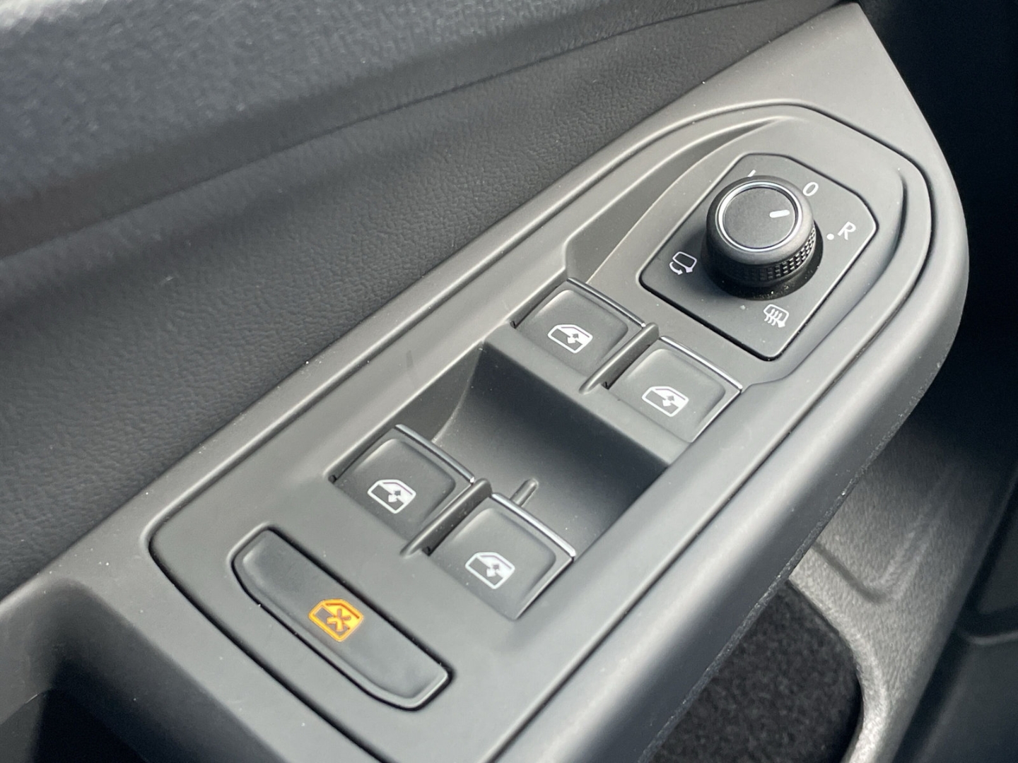 Golf VIII 1.5 eTSI DSG Energy AHK/ACC/Navi/LED Plus/Lenkradhzg/App-Connect