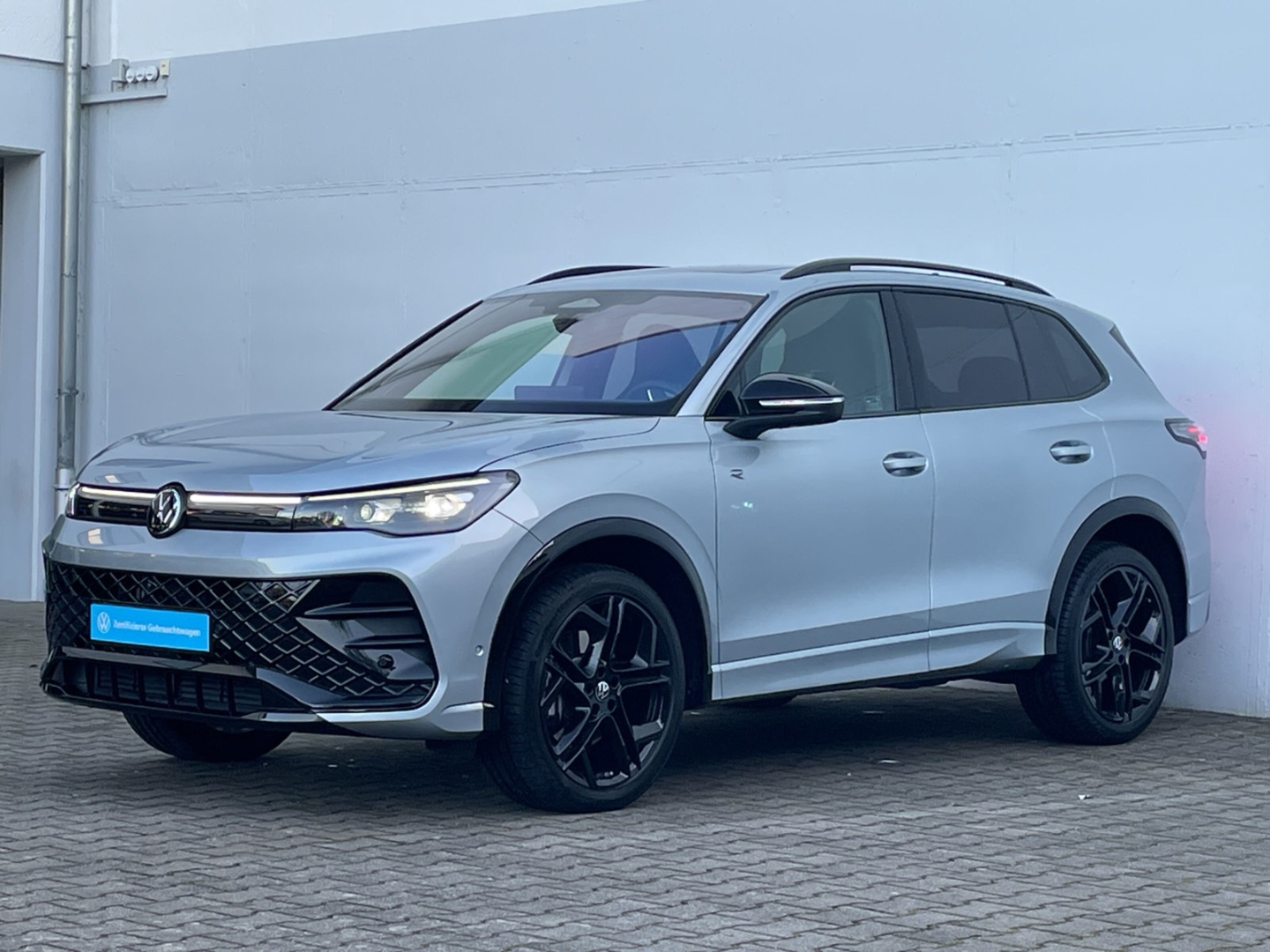 Tiguan 2.0TDI R-Line 4M Black Pano/Standhzg/AHK/HUD/LEDER/Keyless/H&K/ACC/360°Kamera/DCC/Matrix/