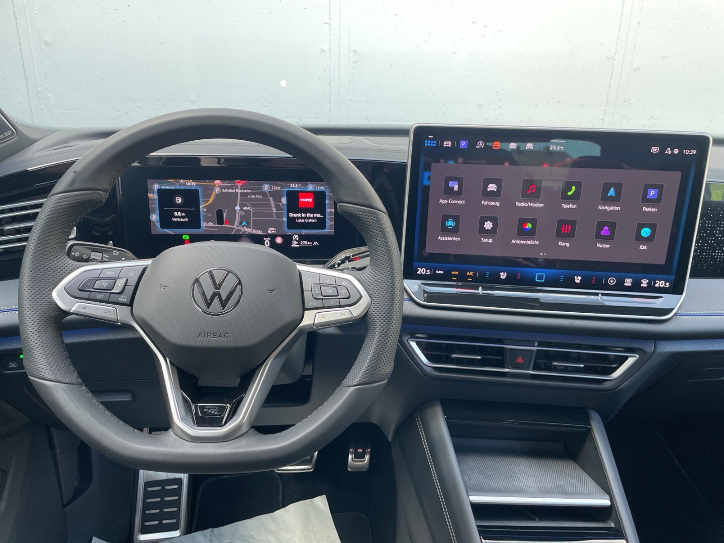 Tiguan 2.0TDI R-Line 4M Black Pano/Standhzg/AHK/HUD/LEDER/Keyless/H&K/ACC/360°Kamera/DCC/Matrix/