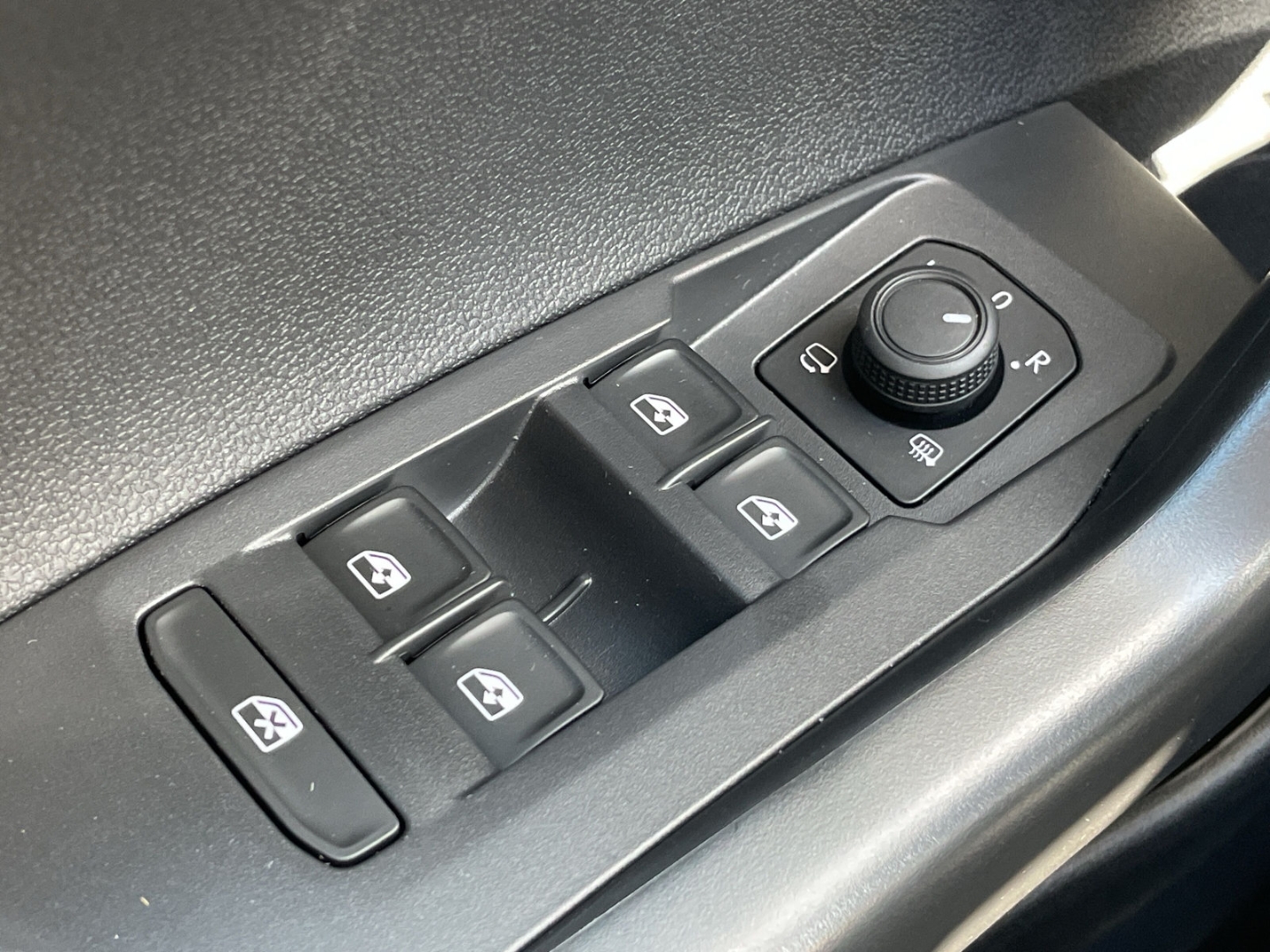 Taigo 1.0 TSI DSG Life Kamera/LED/Sitzhzg/App-Connect/Sitzheizung/PDC/Klima