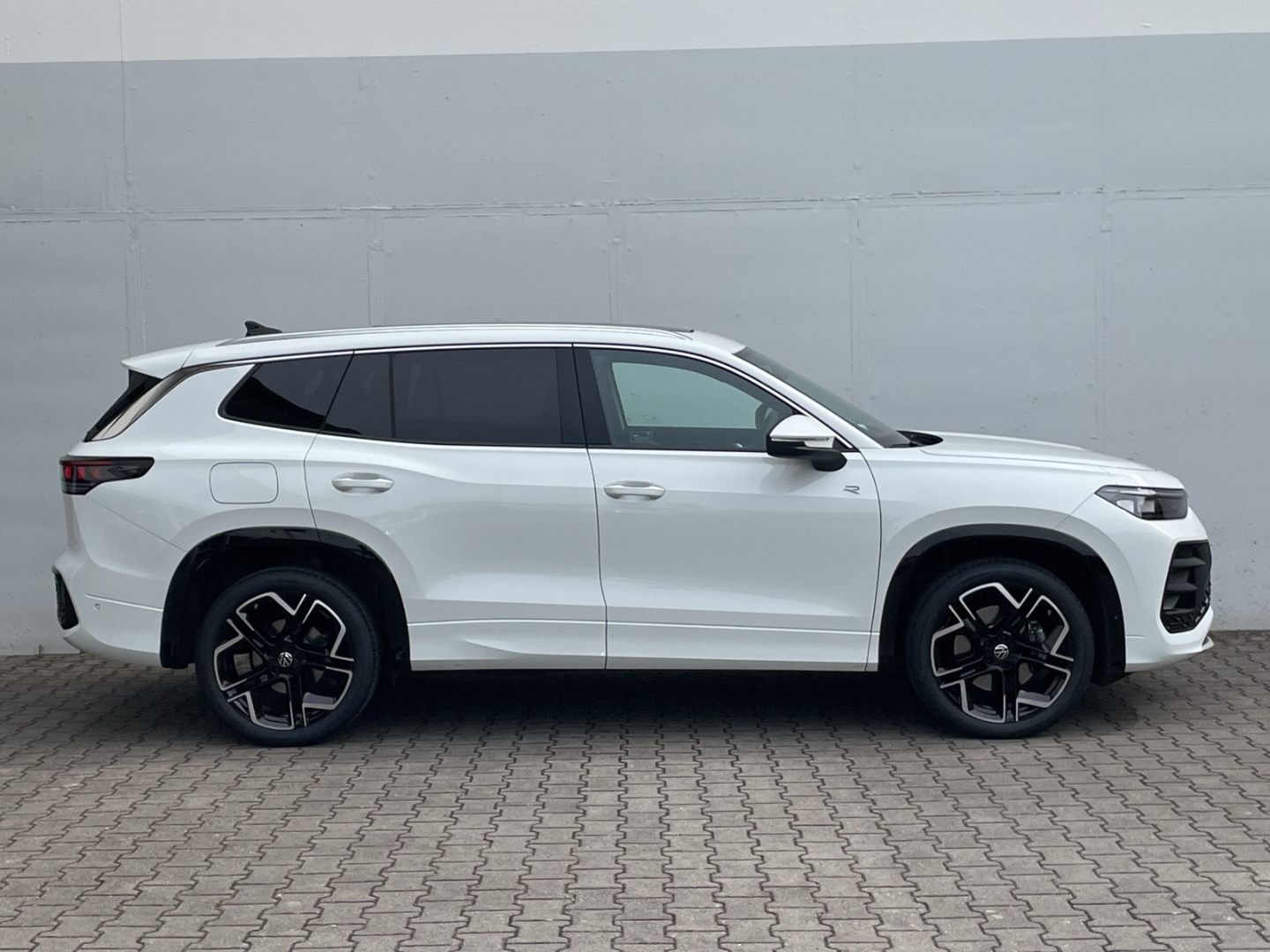 Tayron 2.0 TDI DSG R-Line 4Motion Pano/AHK/Keyless/360Kamera/HUD/H&K/Keyless/el.Heckklappe