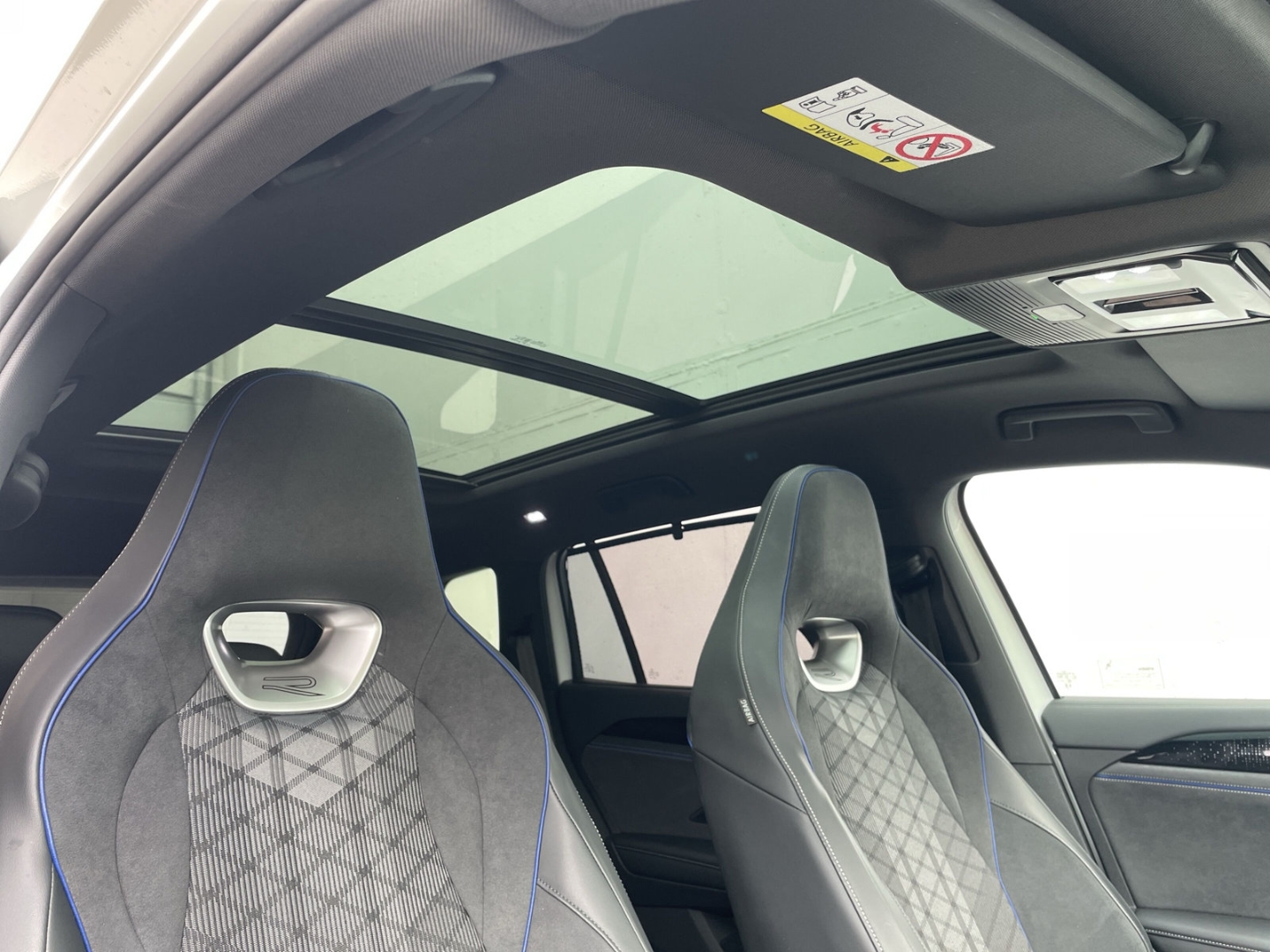 Tayron 2.0 TDI DSG R-Line 4Motion Pano/AHK/Keyless/360Kamera/HUD/H&K/Keyless/el.Heckklappe