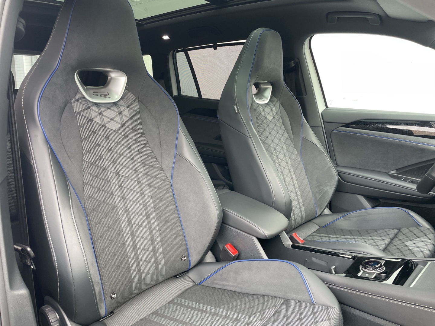 Tayron 2.0 TDI DSG R-Line 4Motion Pano/AHK/Keyless/360Kamera/HUD/H&K/Keyless/el.Heckklappe