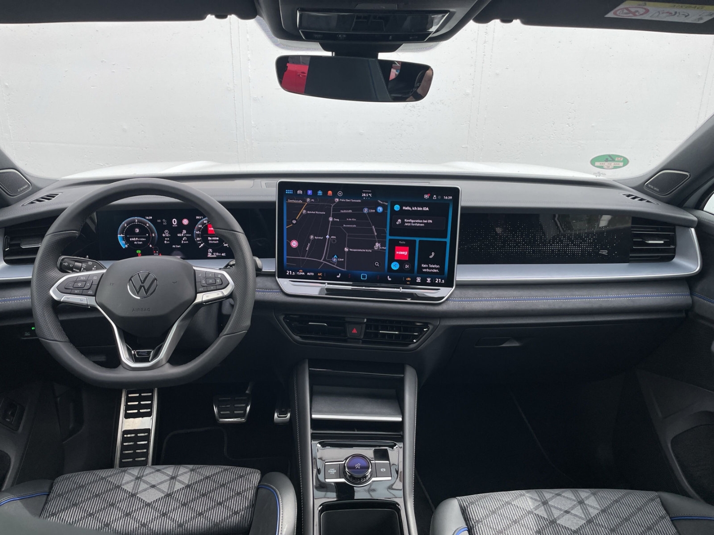 Tayron 2.0 TDI DSG R-Line 4Motion Pano/AHK/Keyless/360Kamera/HUD/H&K/Keyless/el.Heckklappe