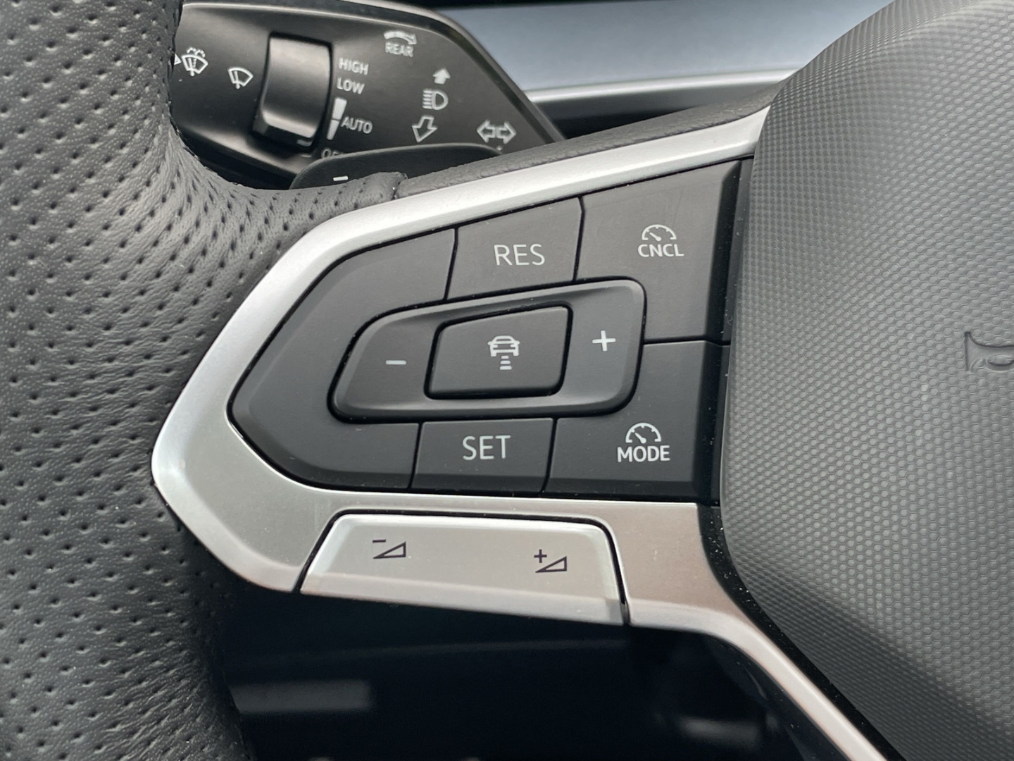 Tayron 2.0 TDI DSG R-Line 4Motion Pano/AHK/Keyless/360Kamera/HUD/H&K/Keyless/el.Heckklappe