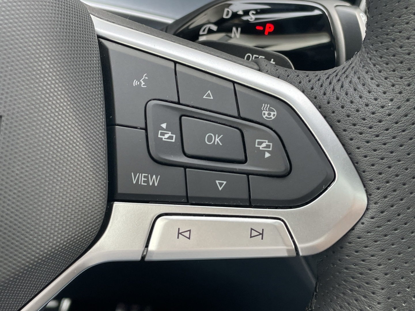 Tayron 2.0 TDI DSG R-Line 4Motion Pano/AHK/Keyless/360Kamera/HUD/H&K/Keyless/el.Heckklappe