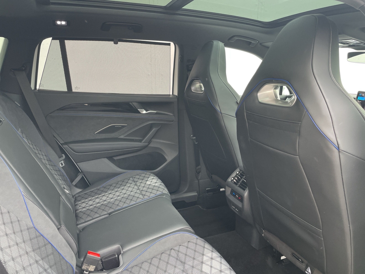 Tayron 2.0 TDI DSG R-Line 4Motion Pano/AHK/Keyless/360Kamera/HUD/H&K/Keyless/el.Heckklappe