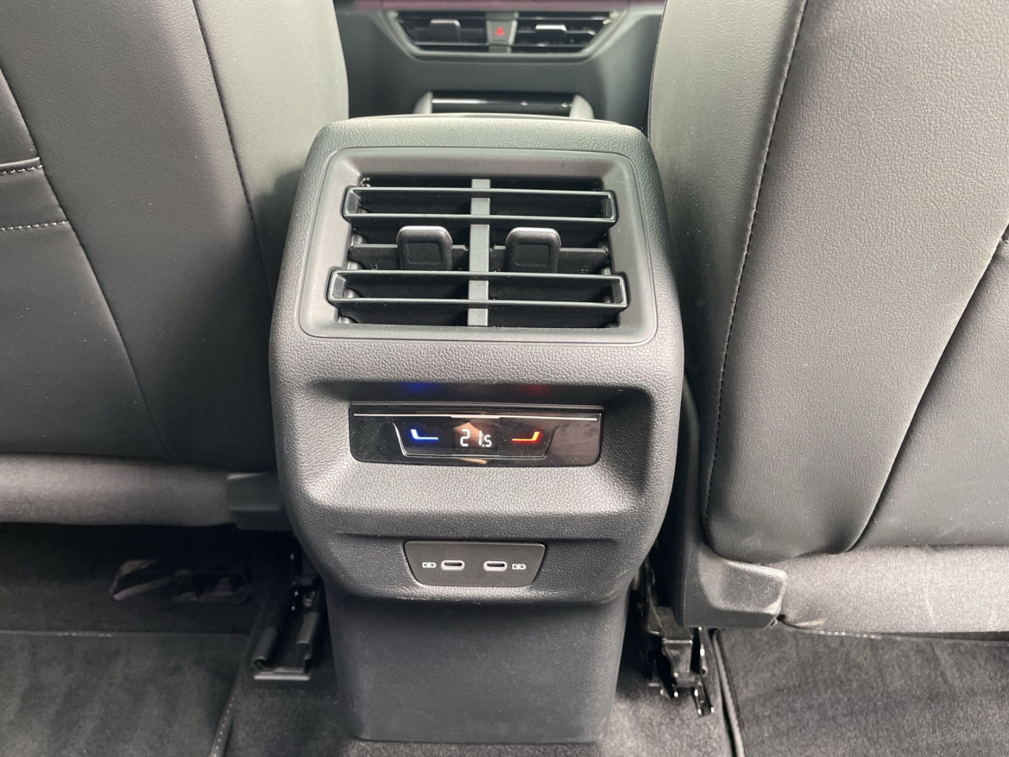 Tayron 2.0 TDI DSG R-Line 4Motion Pano/AHK/Keyless/360Kamera/HUD/H&K/Keyless/el.Heckklappe