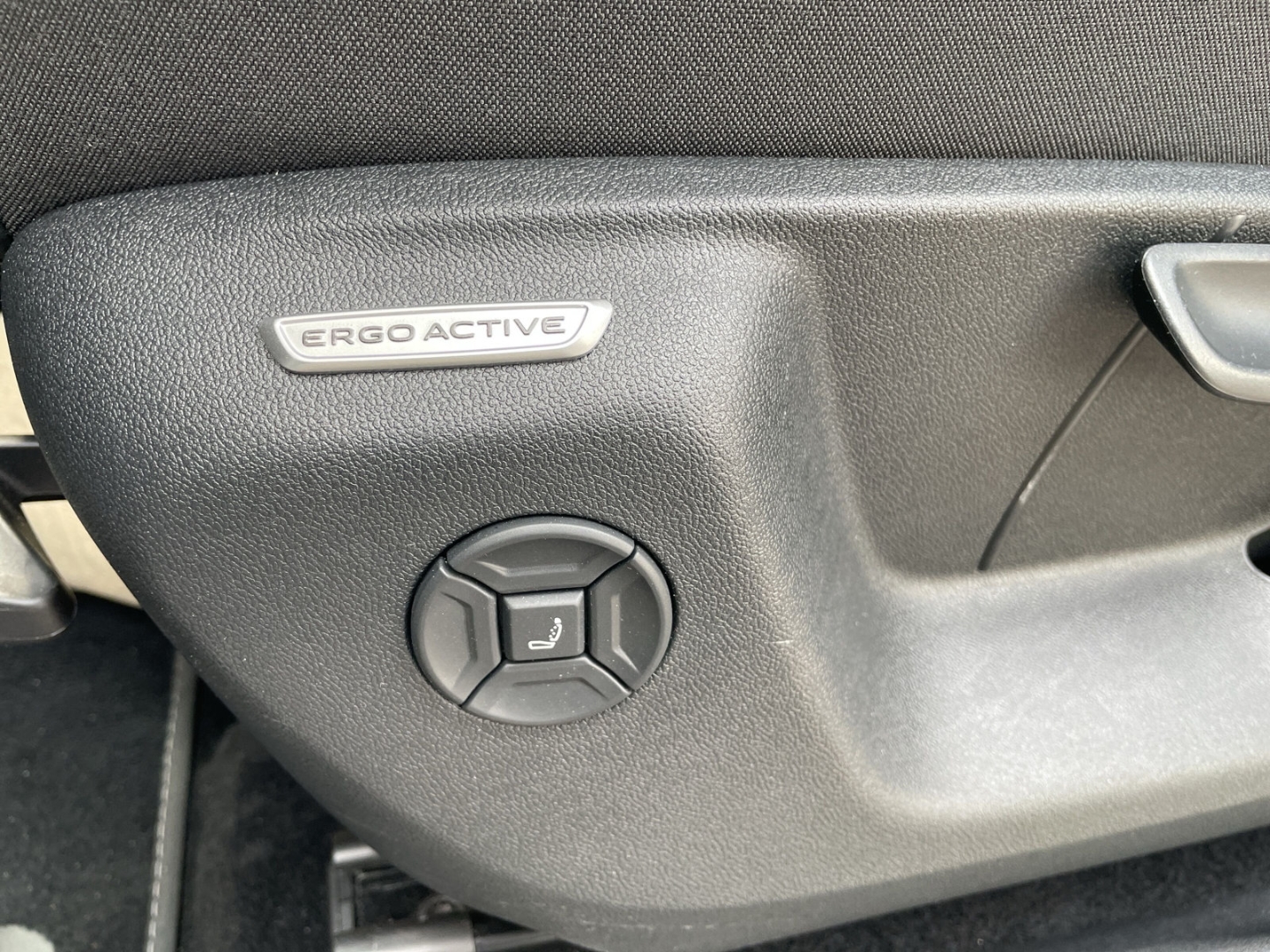 Tayron 2.0 TDI DSG R-Line 4Motion Pano/AHK/Keyless/360Kamera/HUD/H&K/Keyless/el.Heckklappe