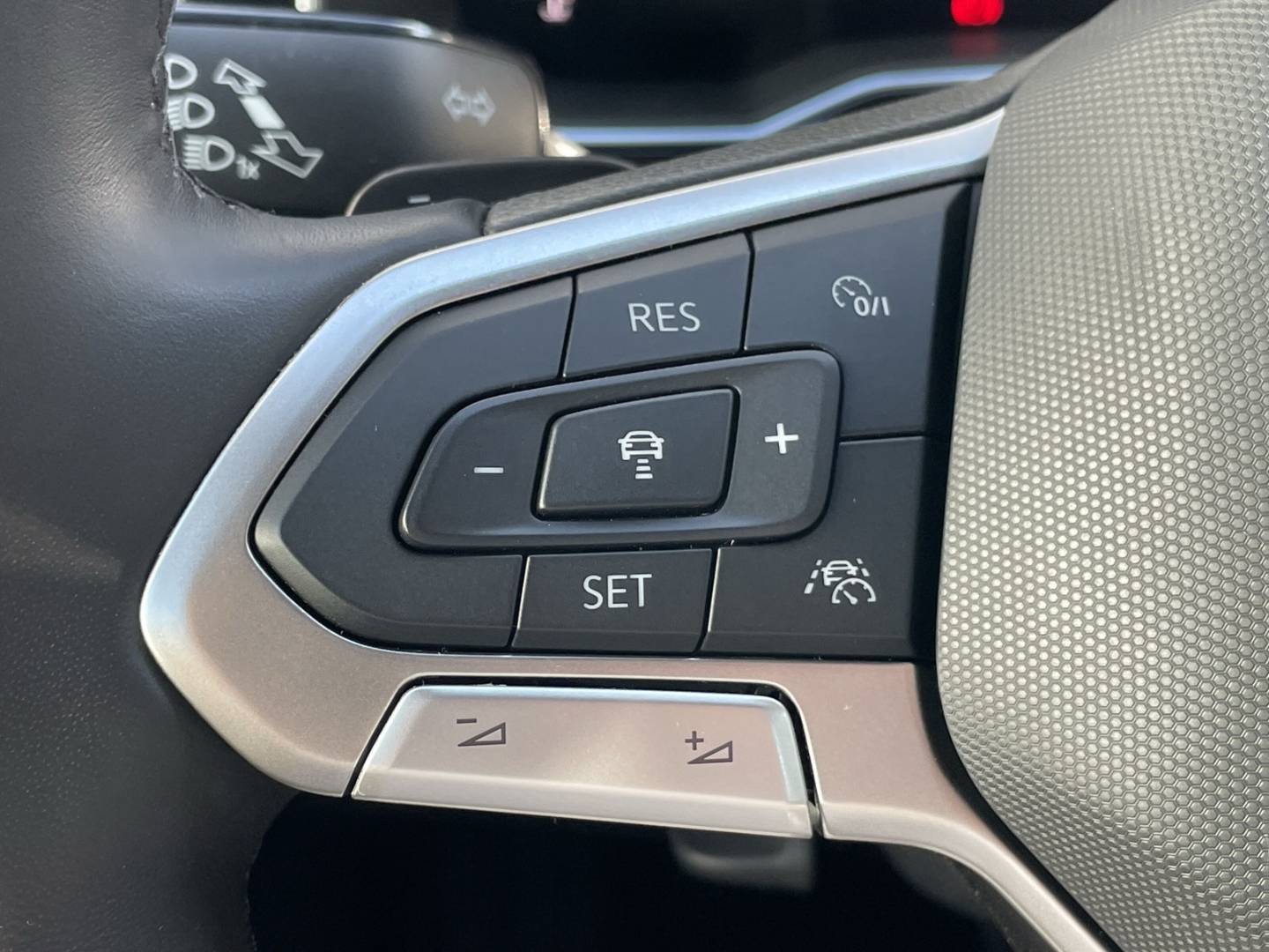 Polo 1.0 TSI DSG R-Line Matrix/beats/ACC/App-Con/Sportfahrwerk