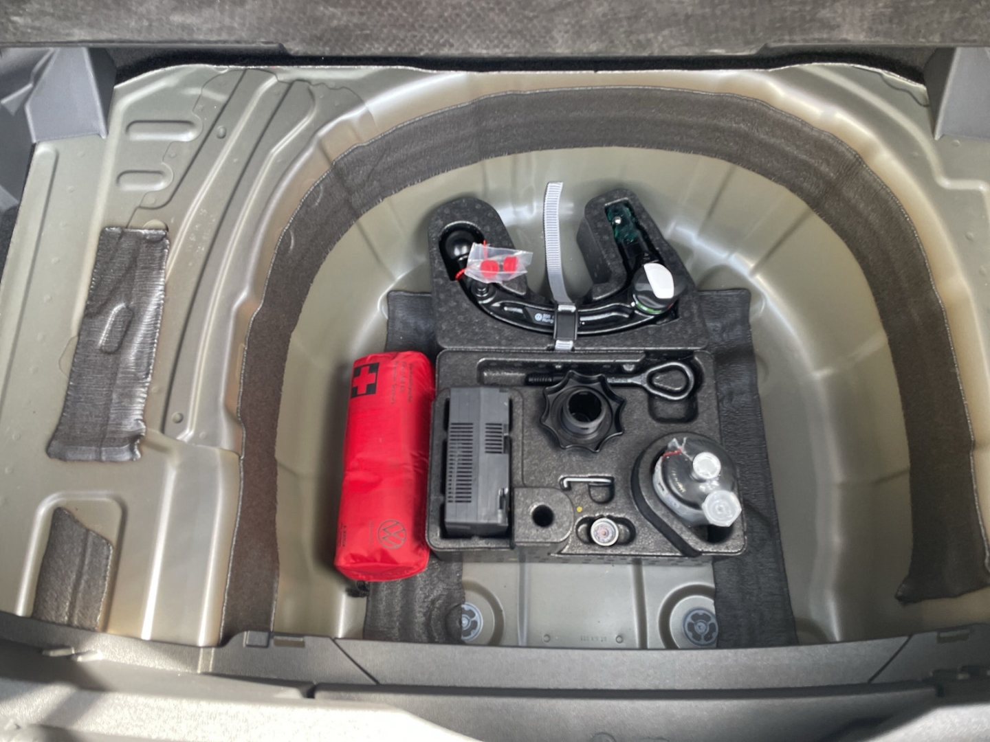 T-Cross 1.5 TSI DSG R-Line AHK/Kamera/Navi/App-Connect/ACC/Travelassist