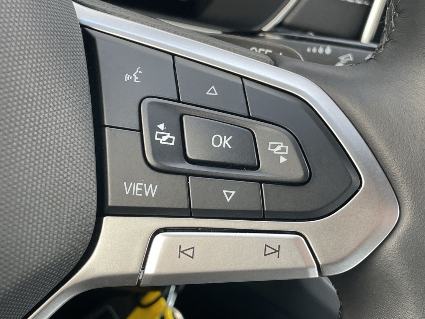 T-Cross 1.5 TSI DSG R-Line AHK/Kamera/Navi/App-Connect/ACC/Travelassist