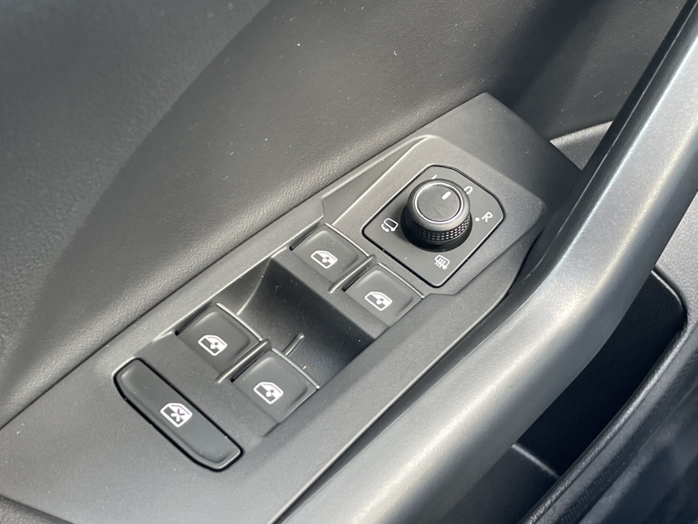 T-Cross 1.5 TSI DSG R-Line AHK/Kamera/Navi/App-Connect/ACC/Travelassist