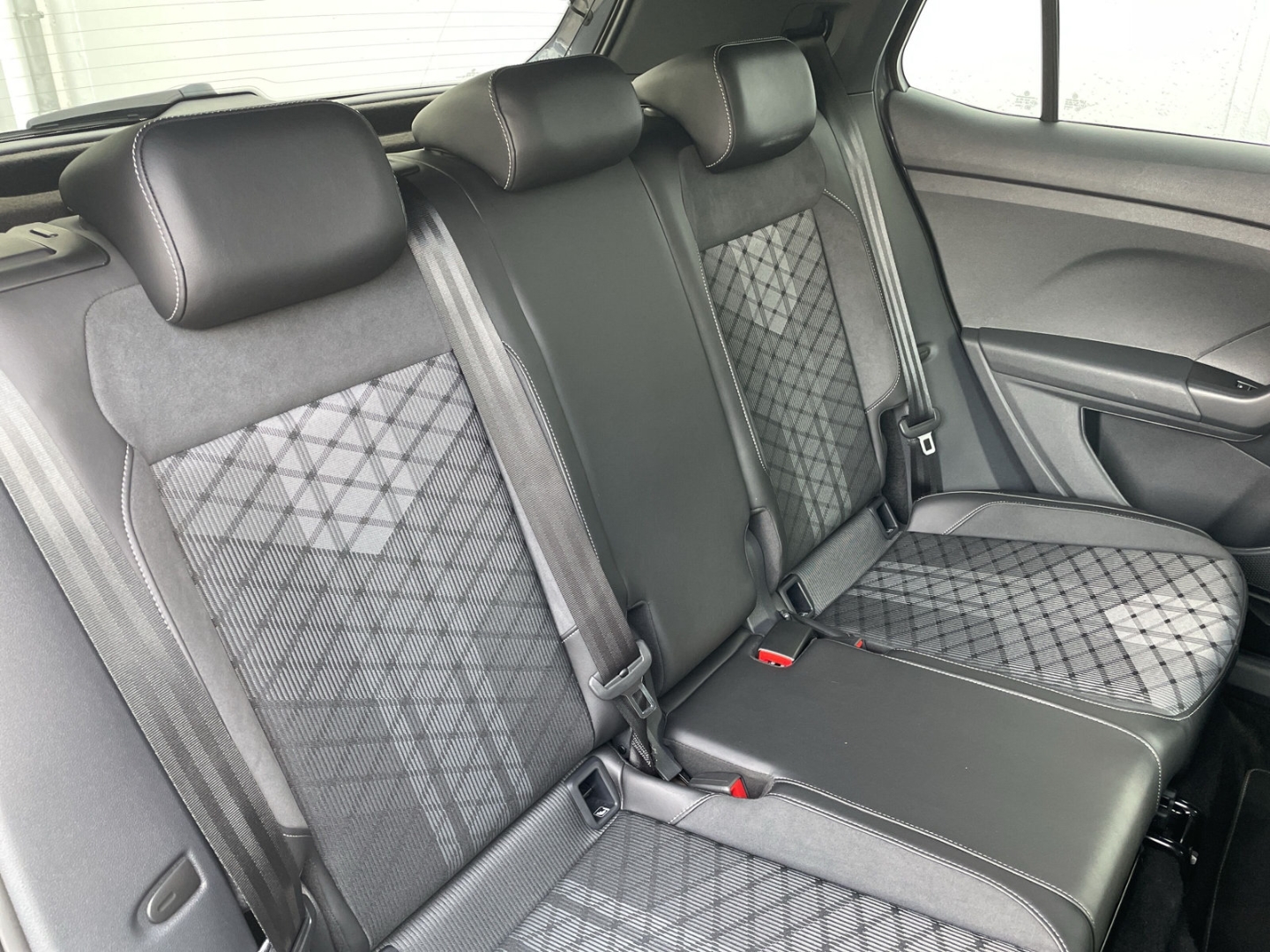 T-Cross 1.5 TSI DSG R-Line AHK/Kamera/Navi/App-Connect/ACC/Travelassist