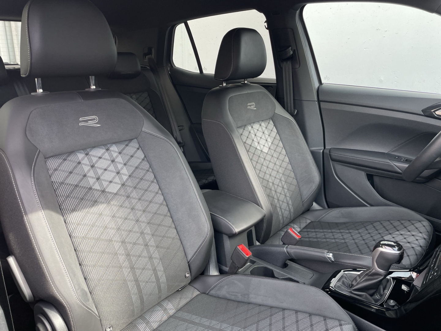 T-Cross 1.5 TSI DSG R-Line AHK/Kamera/Navi/App-Connect/ACC/Travelassist