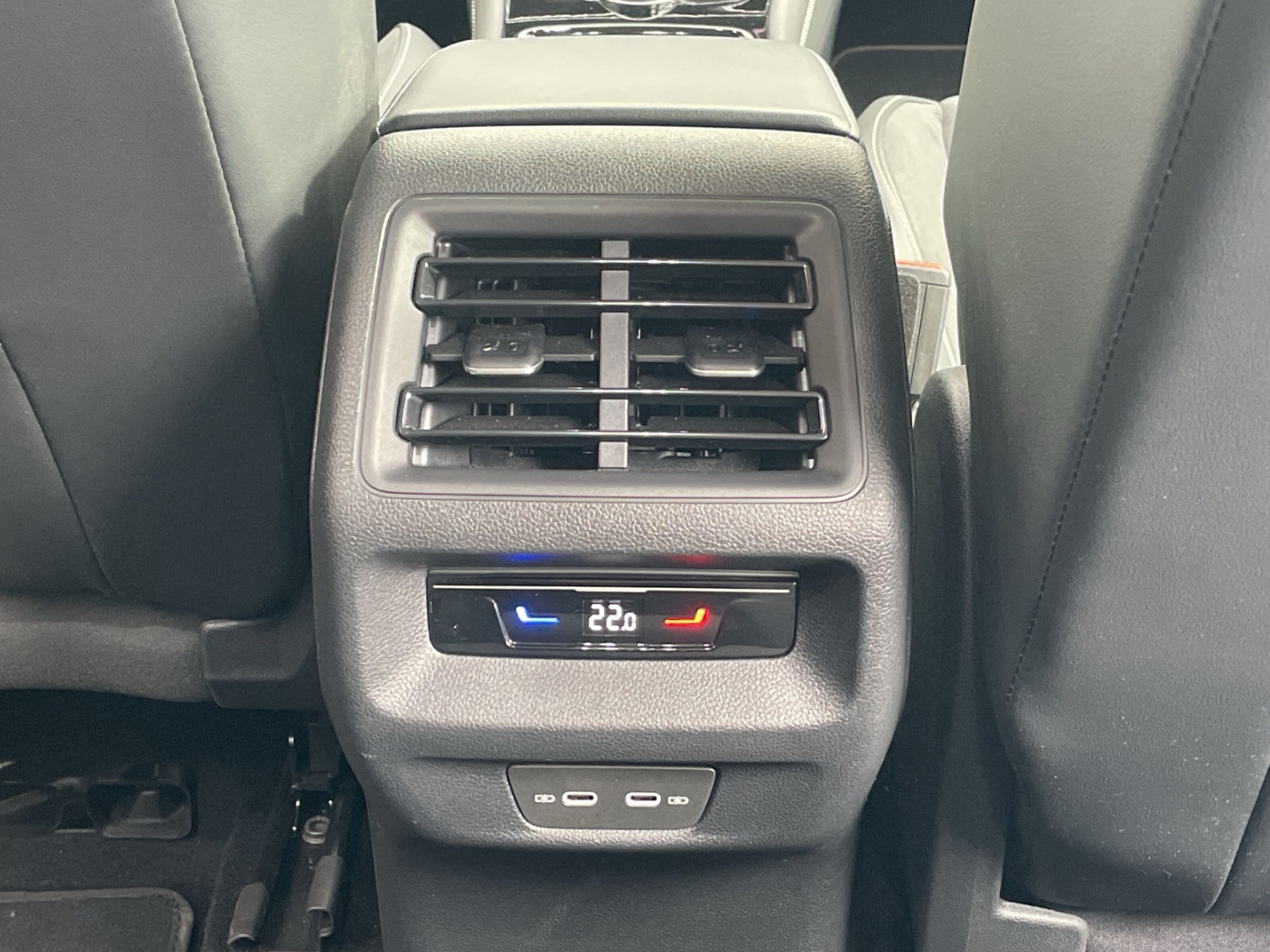 Tayron 2.0 TDI DSG Elegance AHK/Navi/Keyless/CAM