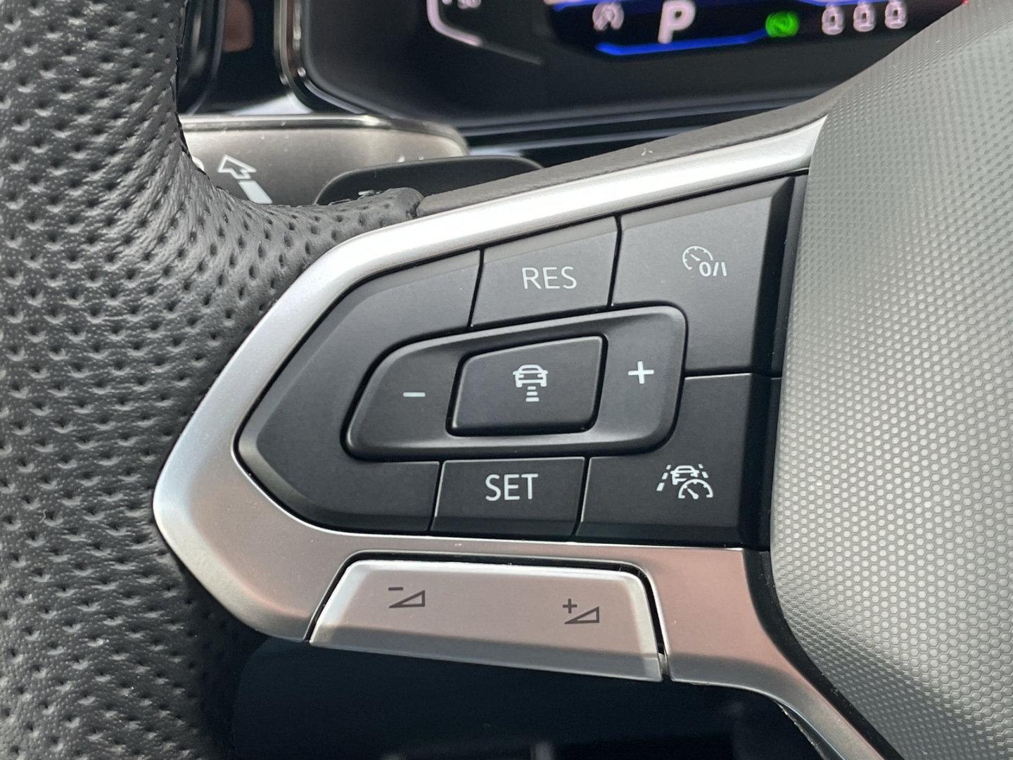 T-Roc 1.5TSI DSG R-Line AHK/Kamera/Matrix/Keyless/App-Con/ACC/Navi/el.Heckklappe