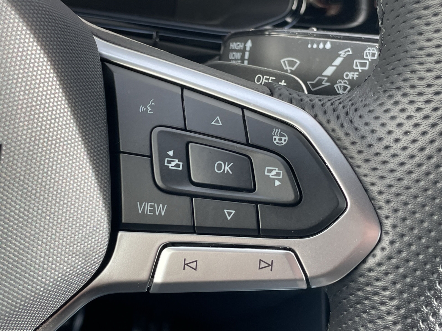 T-Roc 1.5TSI DSG R-Line AHK/Kamera/Matrix/Keyless/App-Con/ACC/Navi/el.Heckklappe