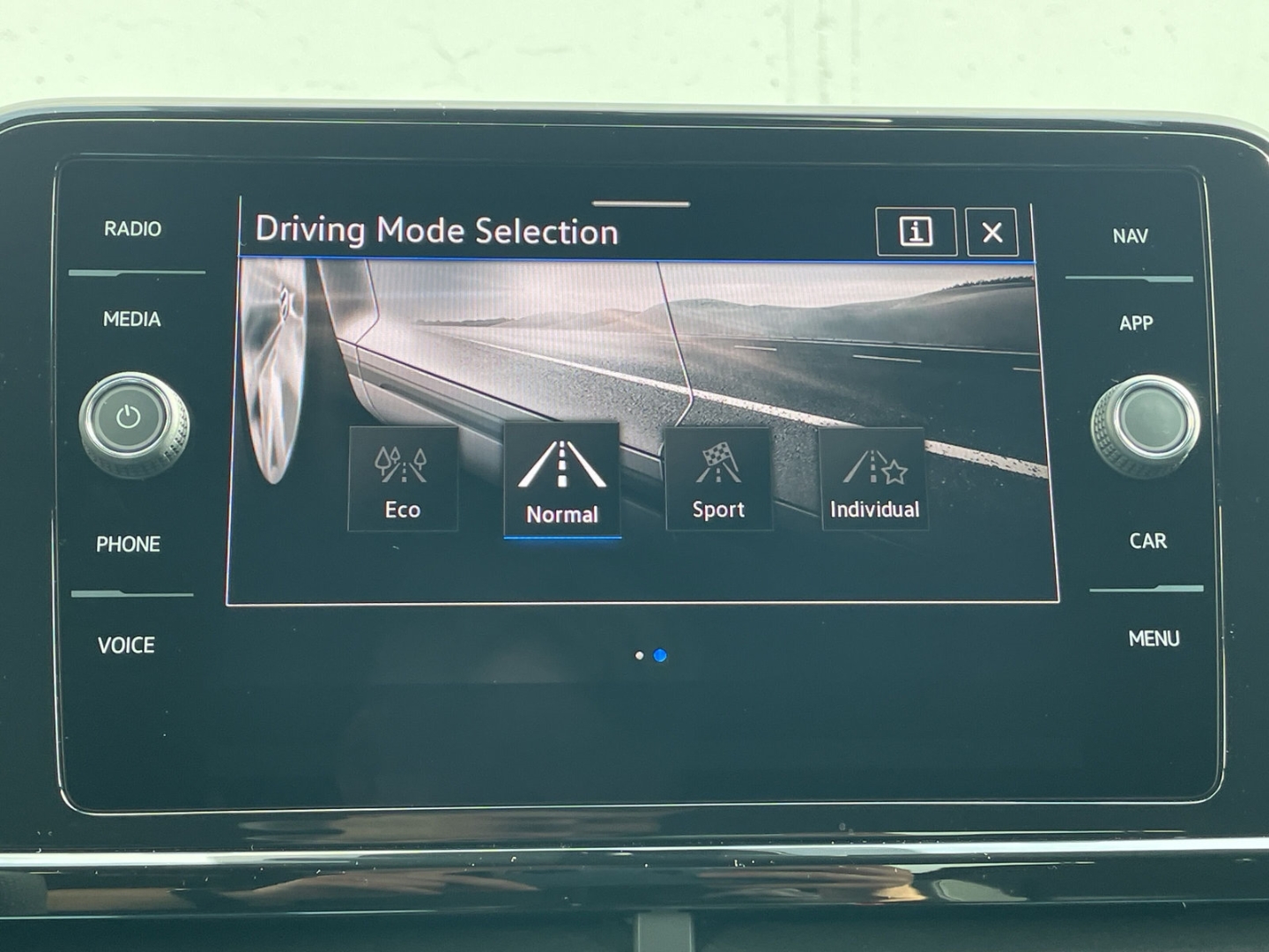 T-Roc 1.5TSI DSG R-Line AHK/Kamera/Matrix/Keyless/App-Con/ACC/Navi/el.Heckklappe