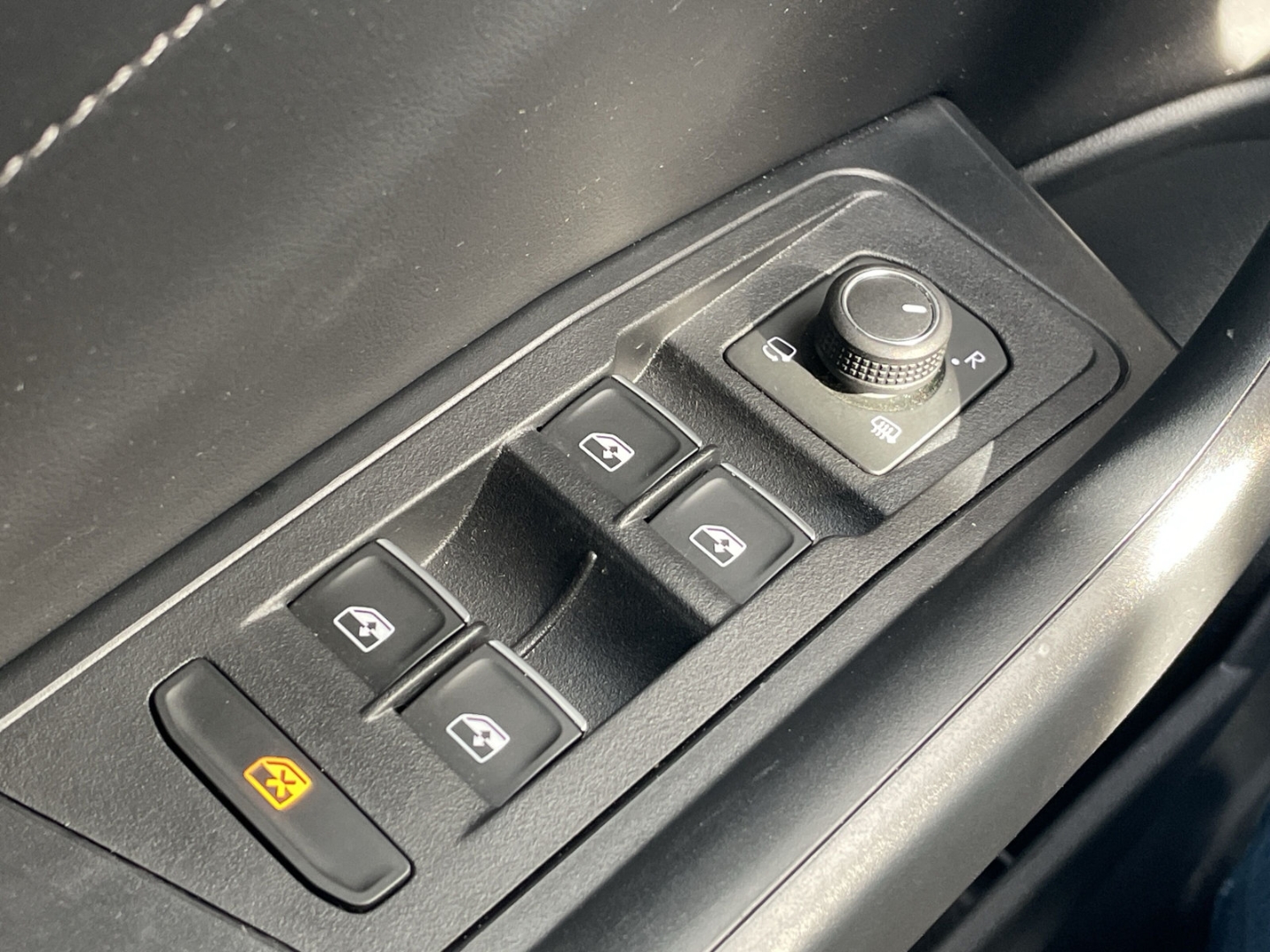 T-Roc 1.5TSI DSG R-Line AHK/Kamera/Matrix/Keyless/App-Con/ACC/Navi/el.Heckklappe