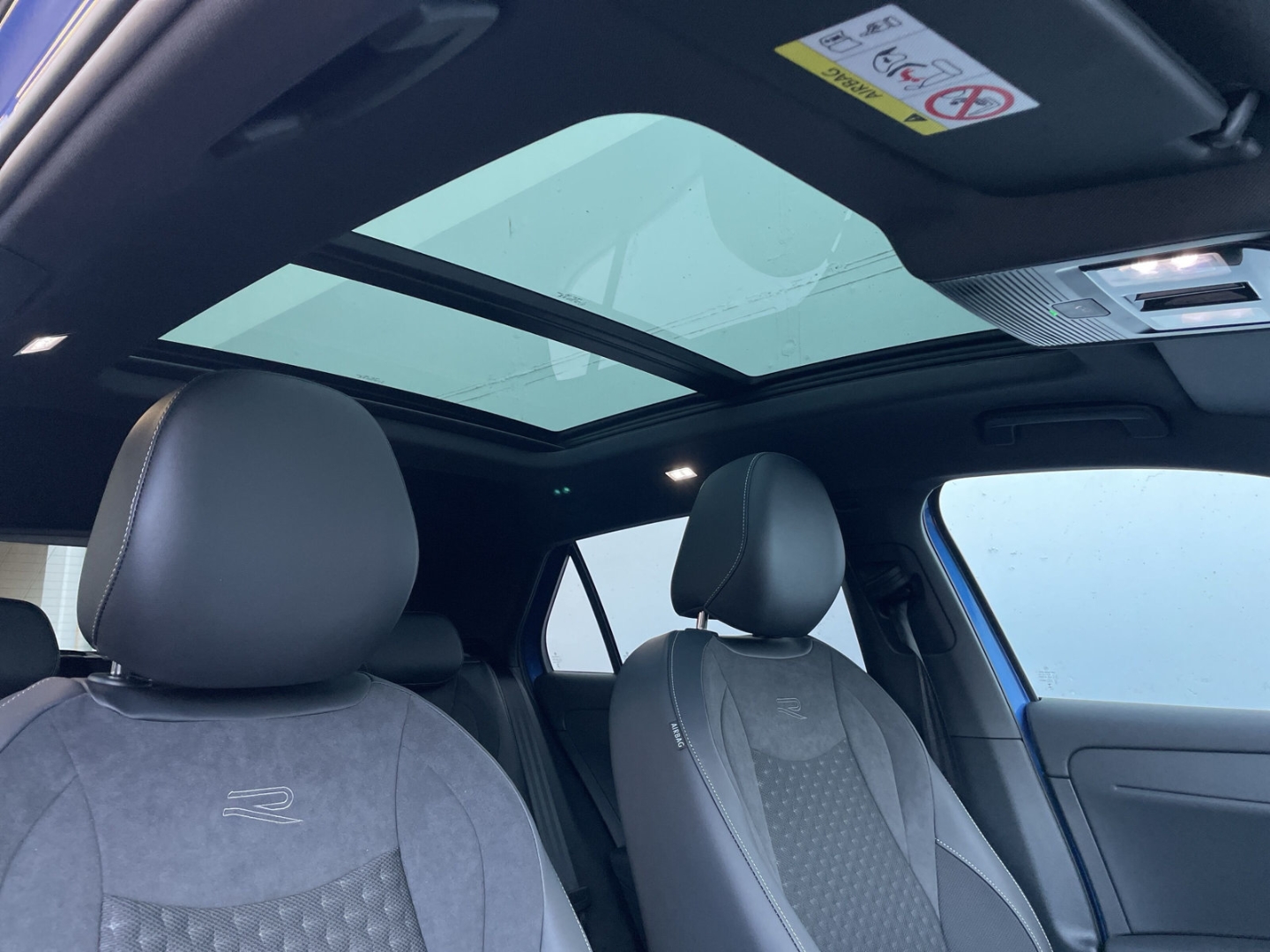 T-Roc R-Line 1.5 eTSI IQ.LIGHT/HUD/AHK/Pano/H&K 360°Kamera/App-Connect