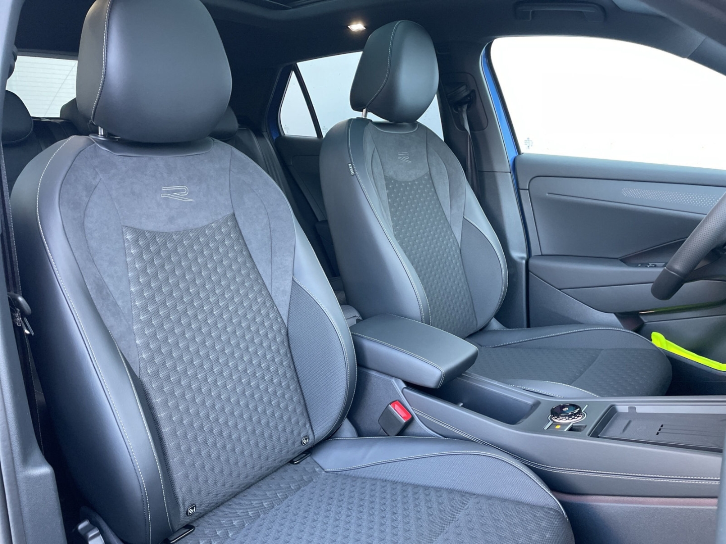 T-Roc R-Line 1.5 eTSI IQ.LIGHT/HUD/AHK/Pano/H&K 360°Kamera/App-Connect