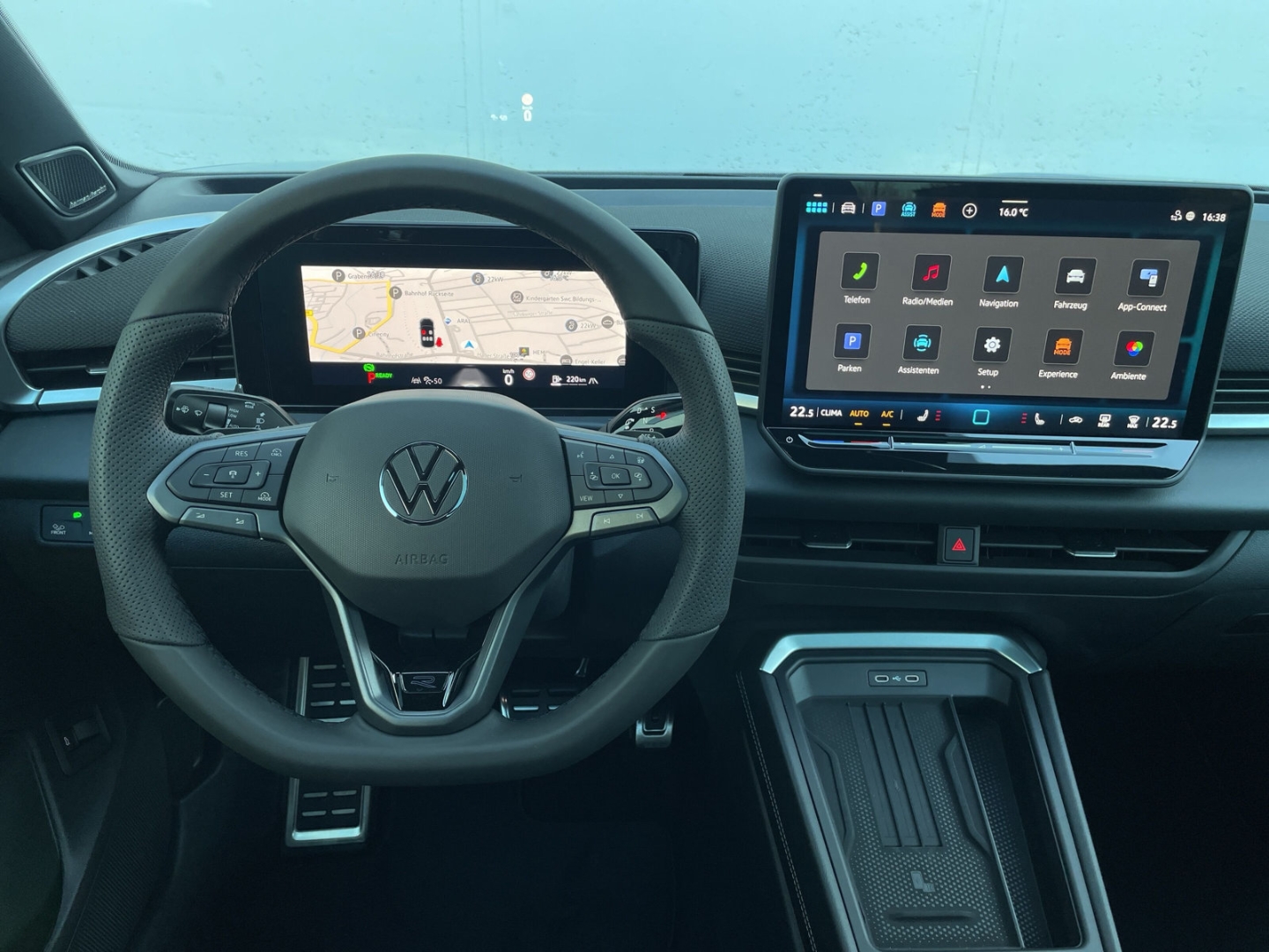 T-Roc R-Line 1.5 eTSI IQ.LIGHT/HUD/AHK/Pano/H&K 360°Kamera/App-Connect