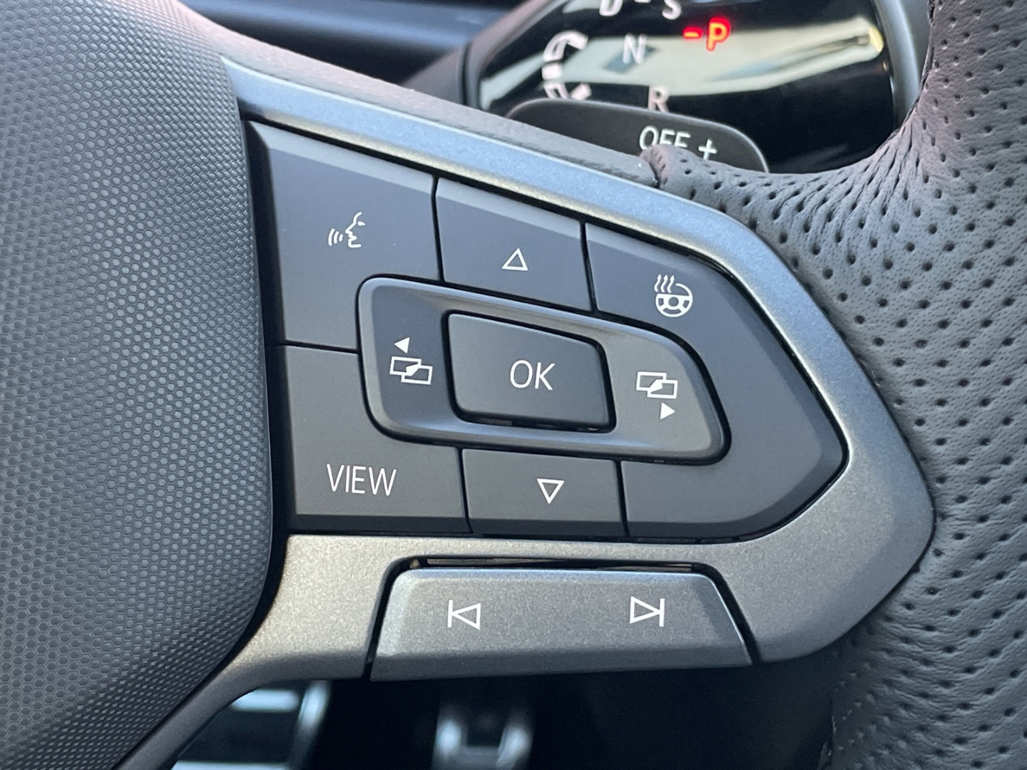 T-Roc R-Line 1.5 eTSI IQ.LIGHT/HUD/AHK/Pano/H&K 360°Kamera/App-Connect