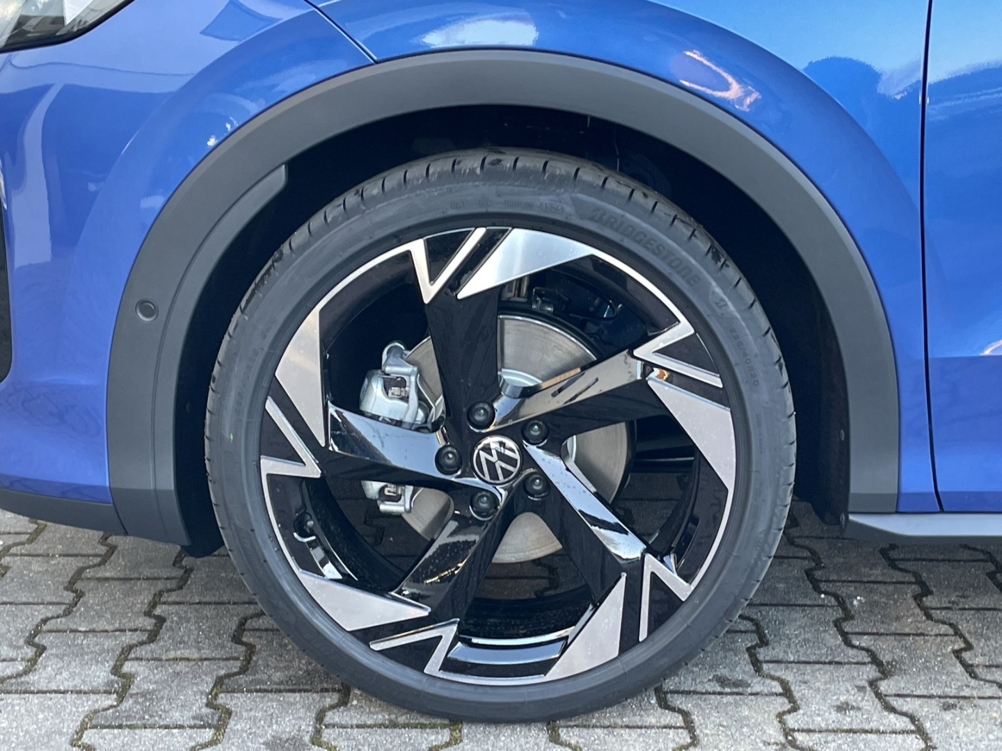T-Roc R-Line 1.5 eTSI IQ.LIGHT/HUD/AHK/Pano/H&K 360°Kamera/App-Connect