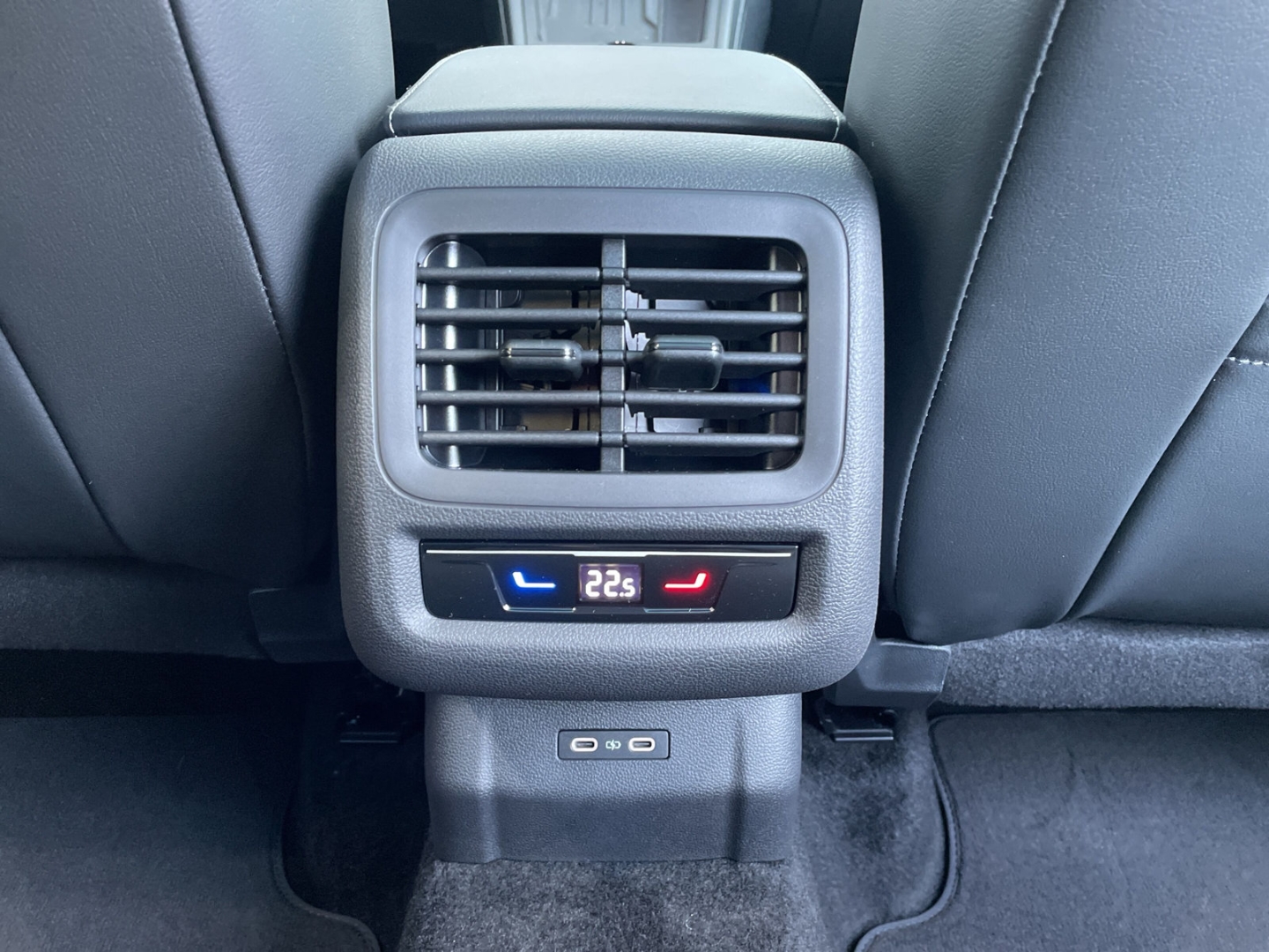 T-Roc R-Line 1.5 eTSI IQ.LIGHT/HUD/AHK/Pano/H&K 360°Kamera/App-Connect