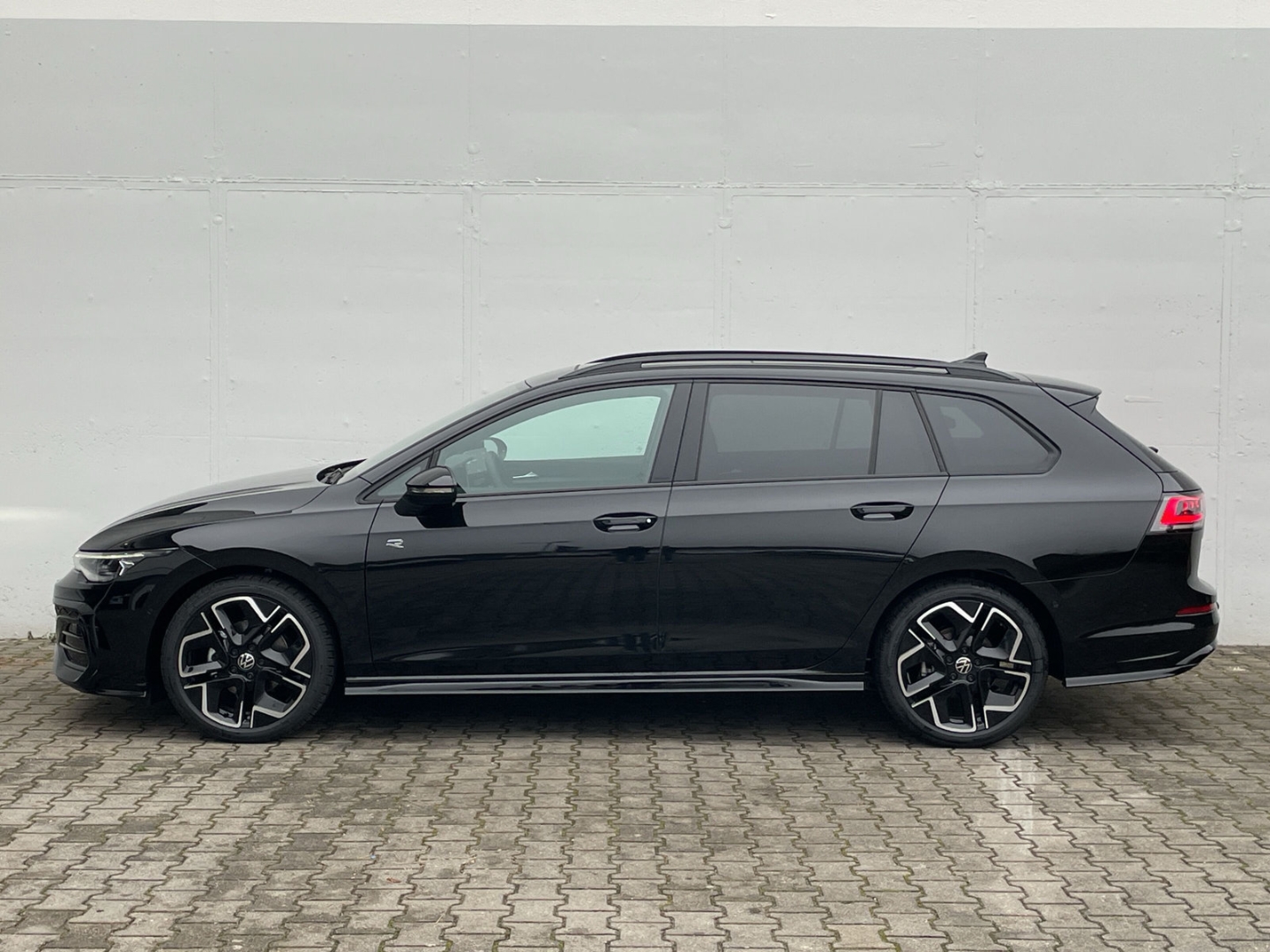 Golf Variant VIII R-Line 1.5 eTSI DSG AHK/Pano/HUD/H&K/ACC/Kamera