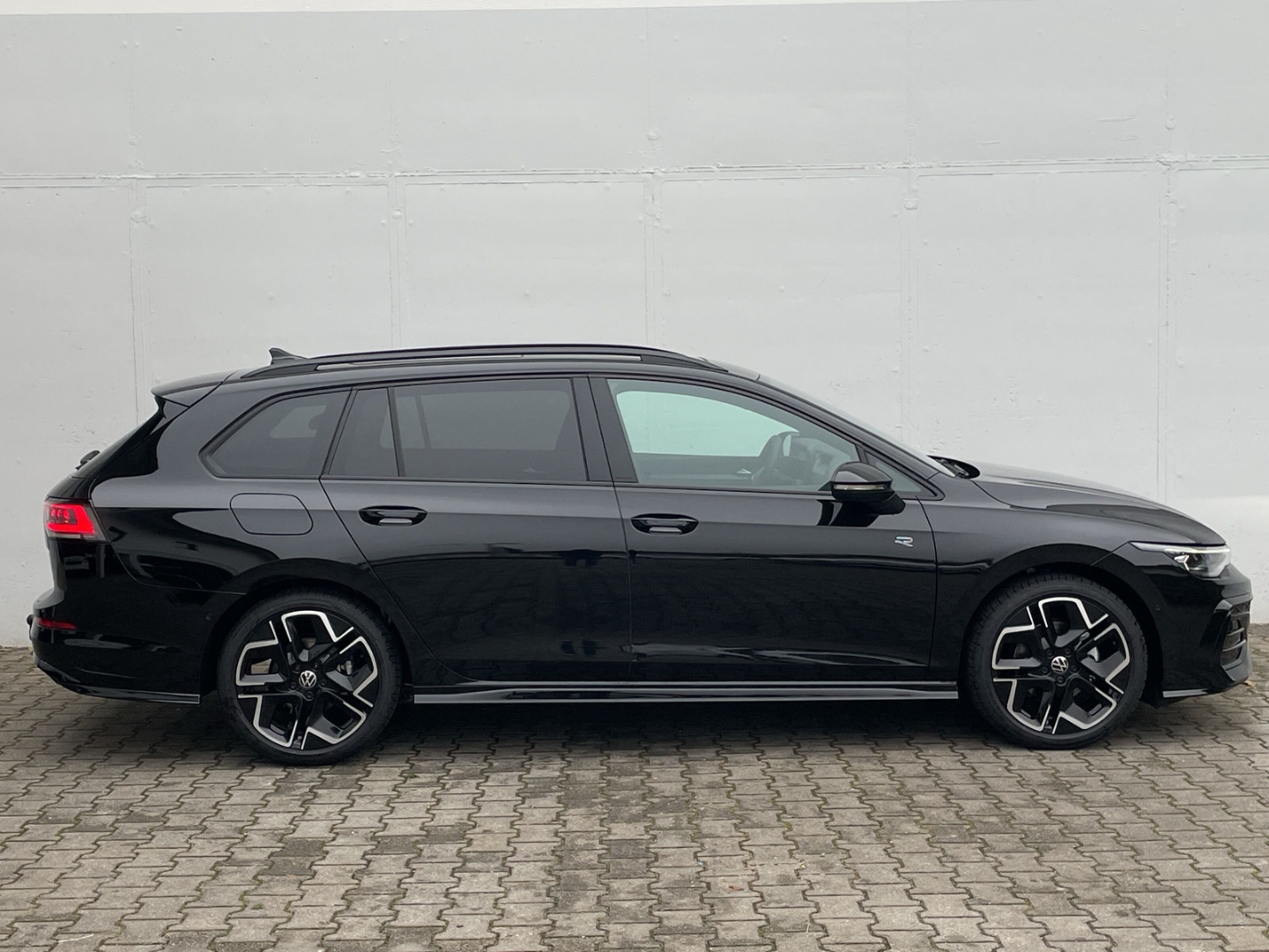 Golf Variant VIII R-Line 1.5 eTSI DSG AHK/Pano/HUD/H&K/ACC/Kamera