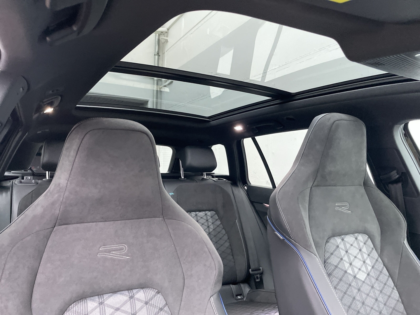 Golf Variant VIII R-Line 1.5 eTSI DSG AHK/Pano/HUD/H&K/ACC/Kamera