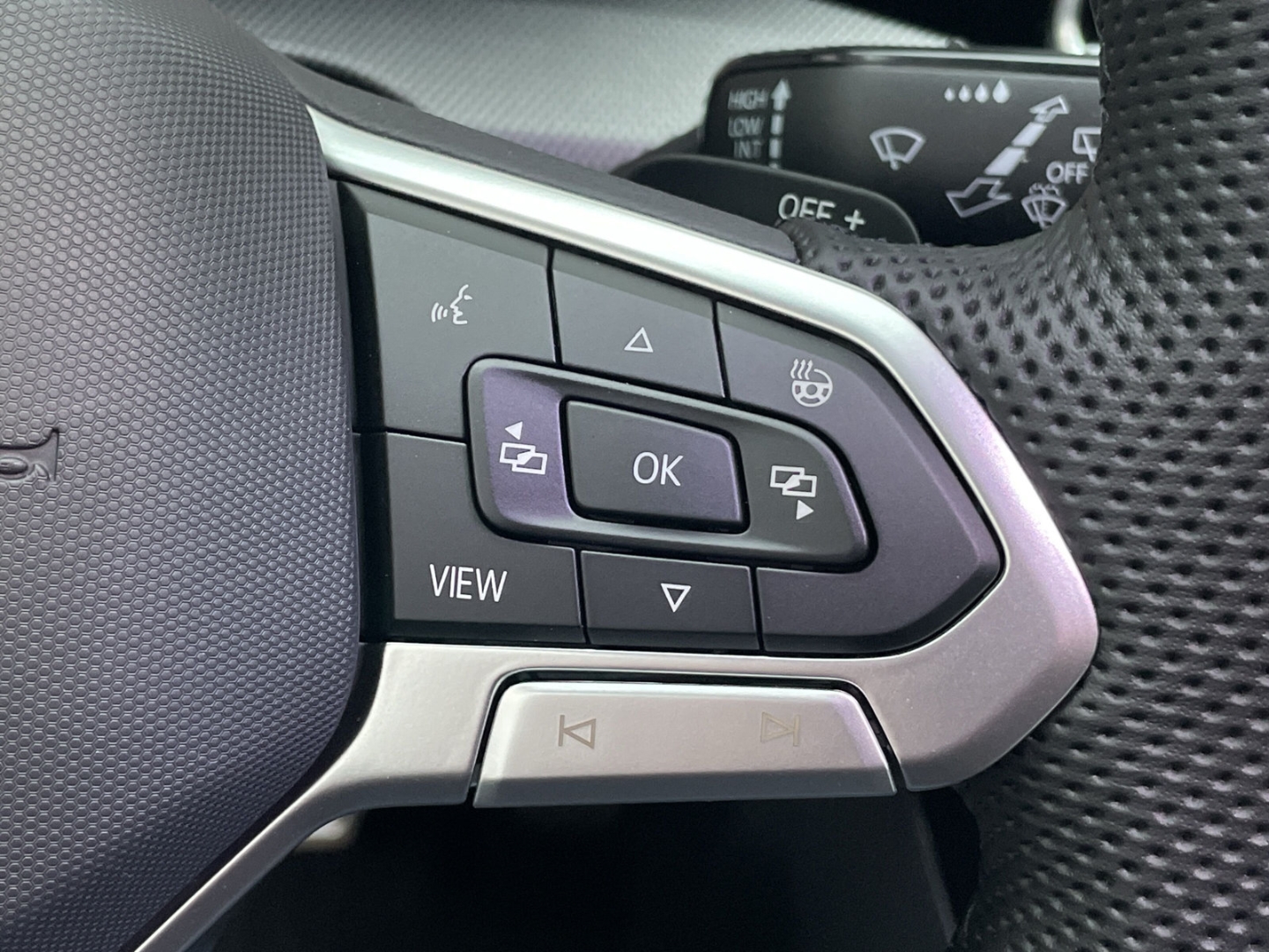 Golf Variant VIII R-Line 1.5 eTSI DSG AHK/Pano/HUD/H&K/ACC/Kamera