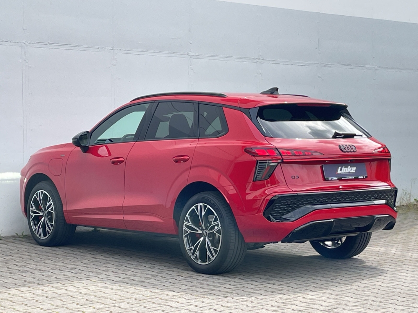 Q3 S line 1.5 e-hybrid Pano/AHK/SONOS/Matrix/HUD/360°Kamera/ACC/Navi/App-Con.