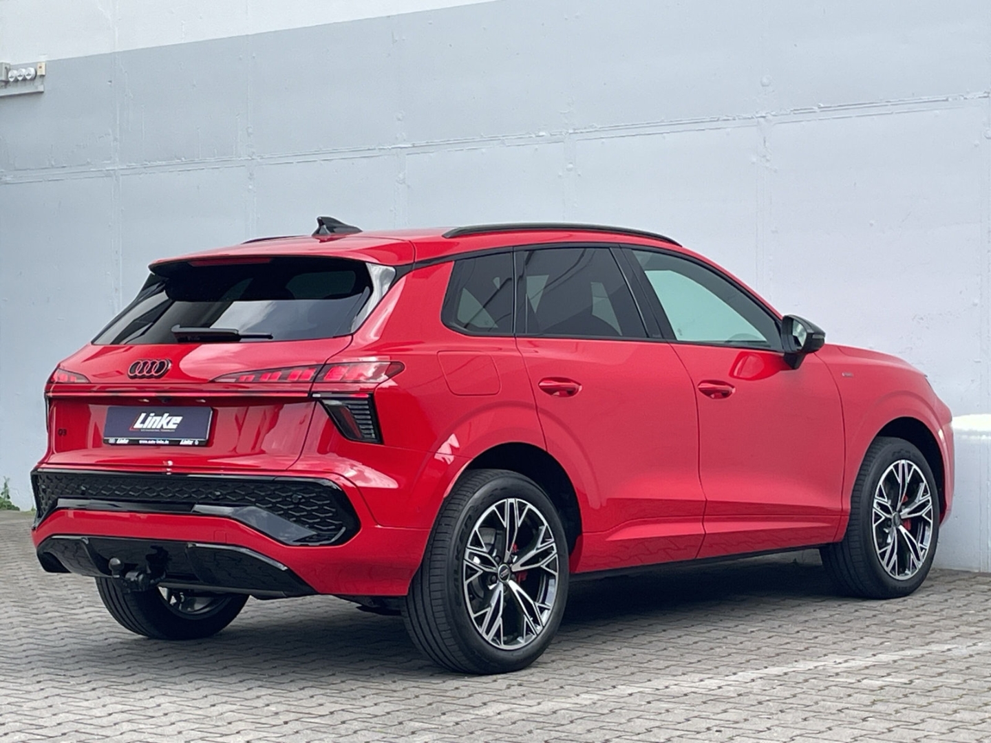 Q3 S line 1.5 e-hybrid Pano/AHK/SONOS/Matrix/HUD/360°Kamera/ACC/Navi/App-Con.
