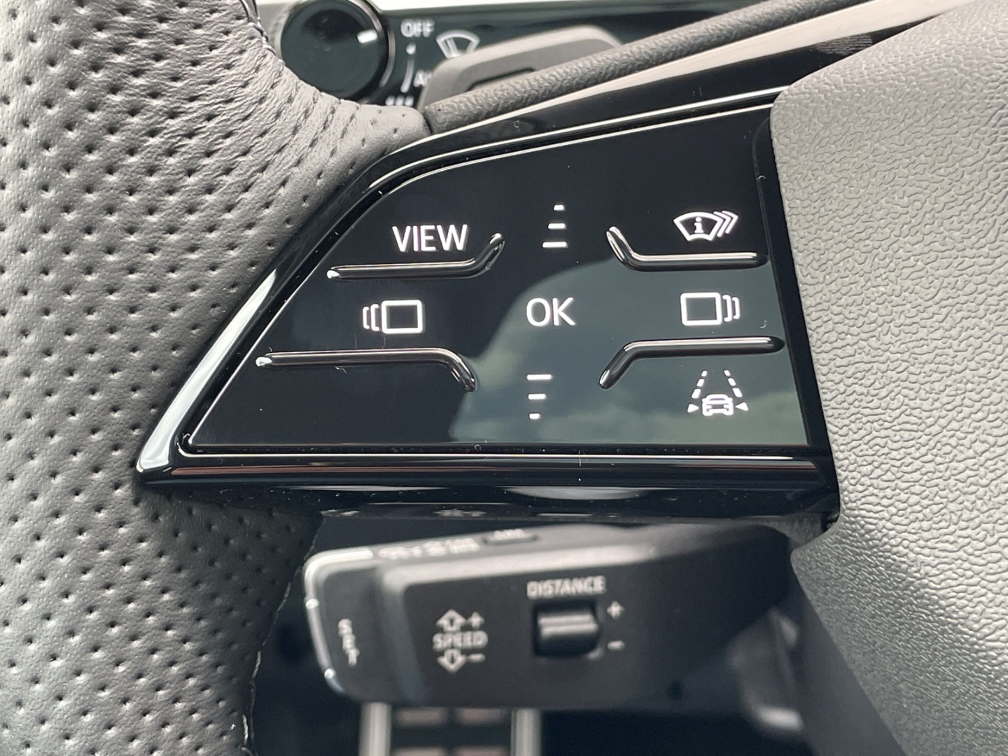 Q3 S line 1.5 e-hybrid Pano/AHK/SONOS/Matrix/HUD/360°Kamera/ACC/Navi/App-Con.