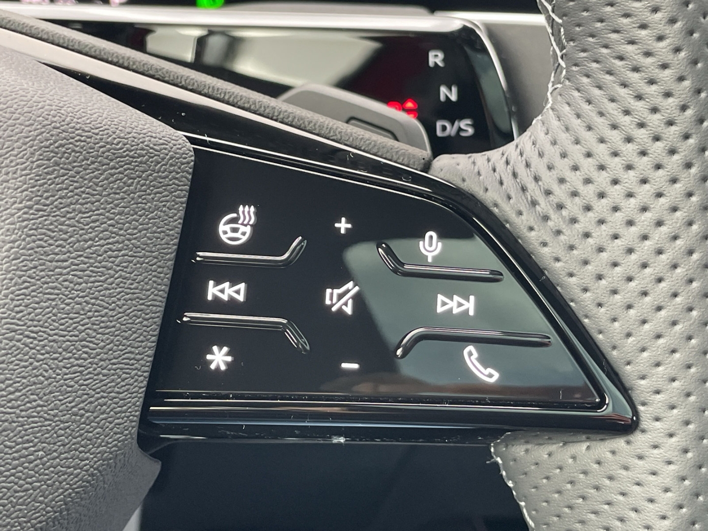 Q3 S line 1.5 e-hybrid Pano/AHK/SONOS/Matrix/HUD/360°Kamera/ACC/Navi/App-Con.