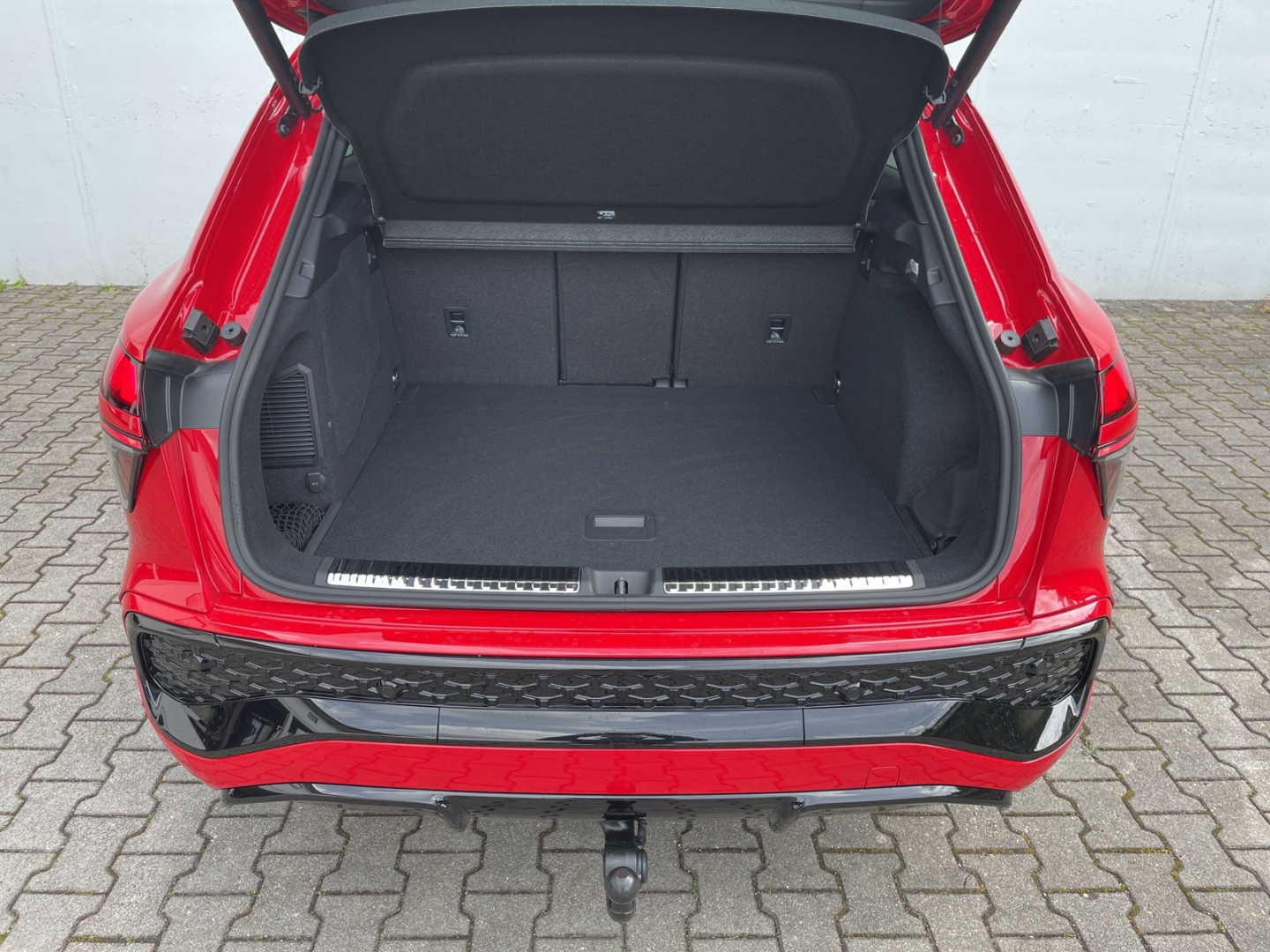 Q3 S line 1.5 e-hybrid Pano/AHK/SONOS/Matrix/HUD/360°Kamera/ACC/Navi/App-Con.