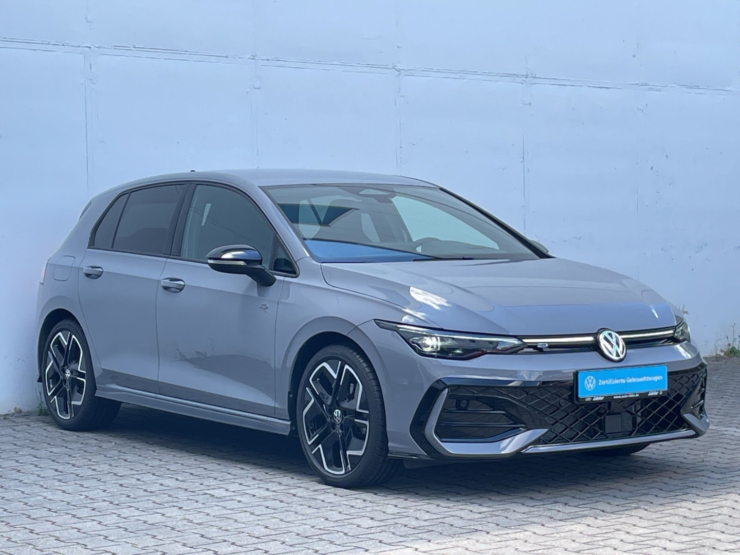 Golf VIII 1.5eTSI DSG R-Line AHK/Kamera/IQ.Light/HUD/Navi/ACC/App-Connect/