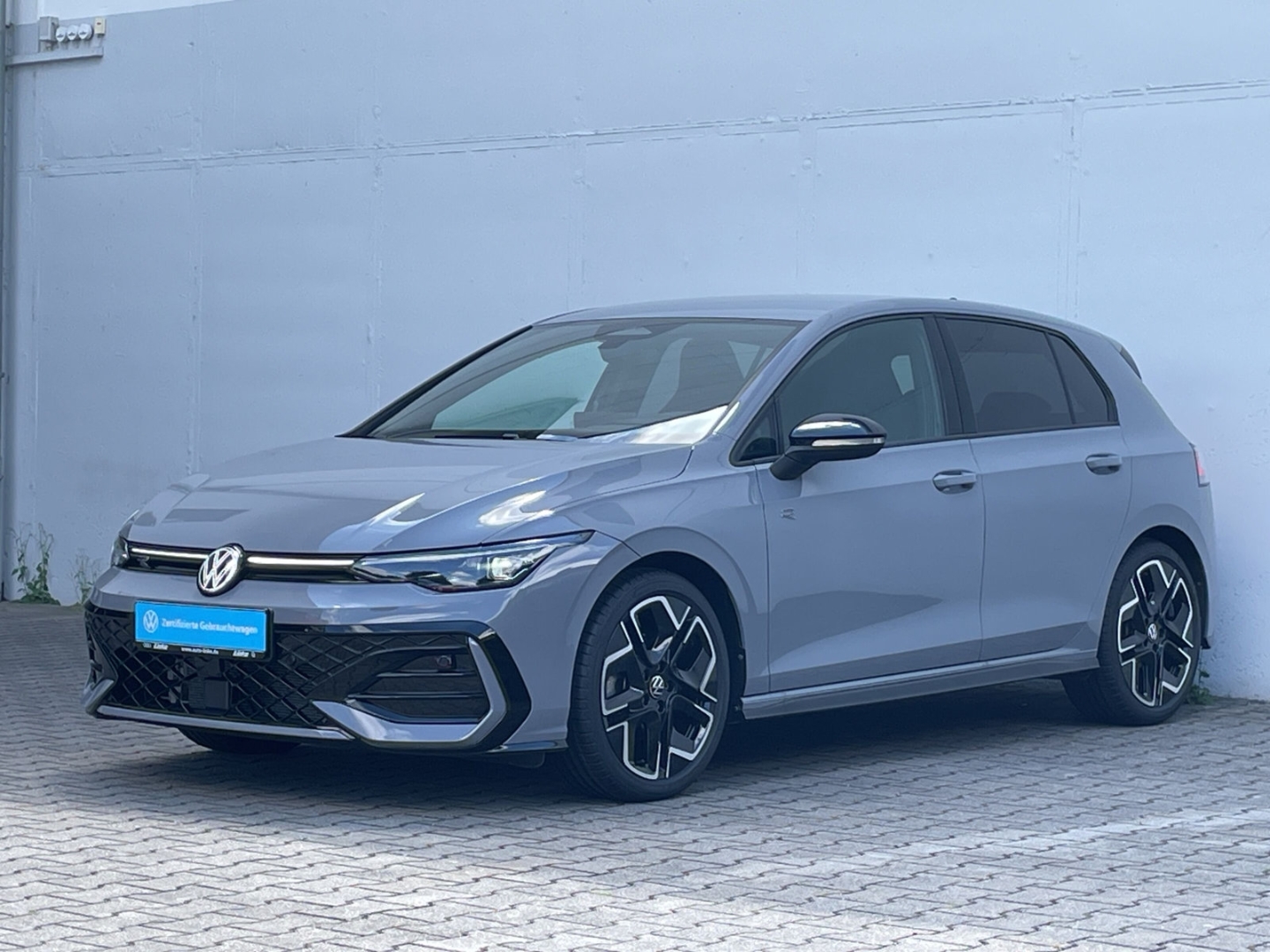 Golf VIII 1.5eTSI DSG R-Line AHK/Kamera/IQ.Light/HUD/Navi/ACC/App-Connect/